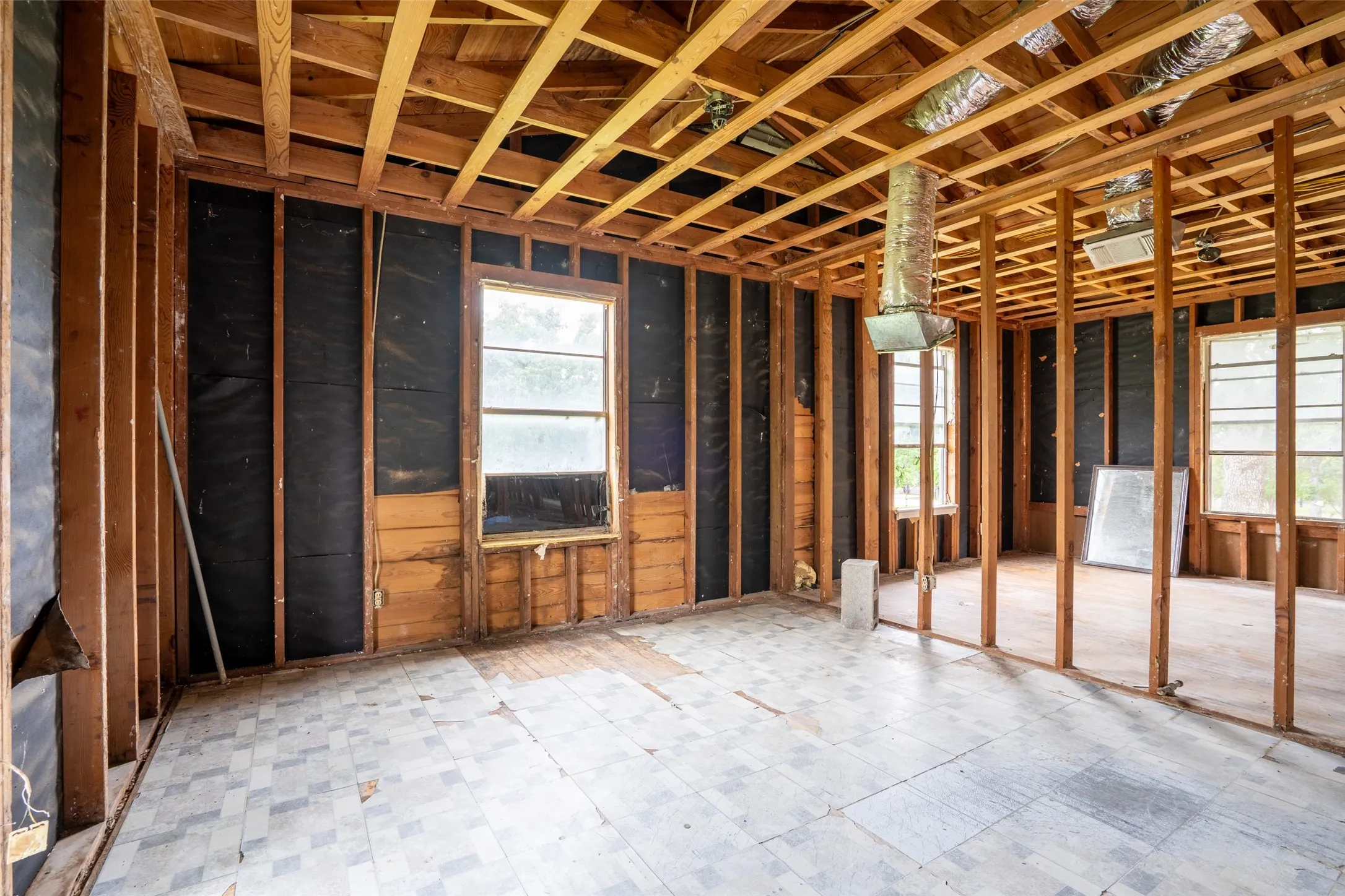 Mobile Home For Sale in Tarrant County , 10680 Liberty School Road, Azle, Texas 76020, 3 Bedroom, 1 Bathroom, Garage spaces, 1,176 Sqft, built in 1961, mls#21265217, Real Estate Agent in Azle, Homes For Sale in Tarrant county, Homes For Sale in Azle, Realtor in Azle Texas, Real Estate Brokerage Independent Realty Texas, Luminita Cordes Realtor
