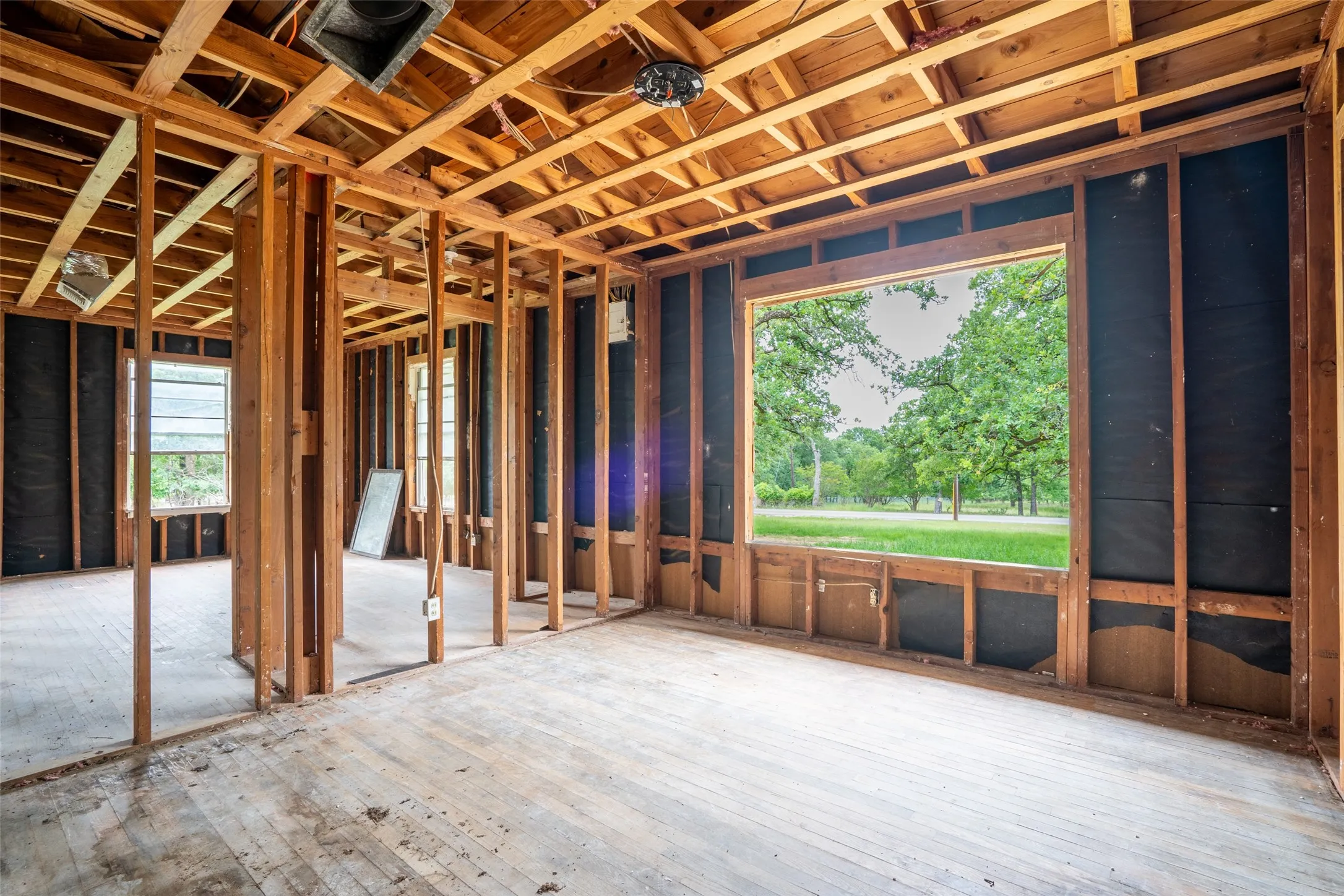 Mobile Home For Sale in Tarrant County , 10680 Liberty School Road, Azle, Texas 76020, 3 Bedroom, 1 Bathroom, Garage spaces, 1,176 Sqft, built in 1961, mls#21265217, Real Estate Agent in Azle, Homes For Sale in Tarrant county, Homes For Sale in Azle, Realtor in Azle Texas, Real Estate Brokerage Independent Realty Texas, Luminita Cordes Realtor