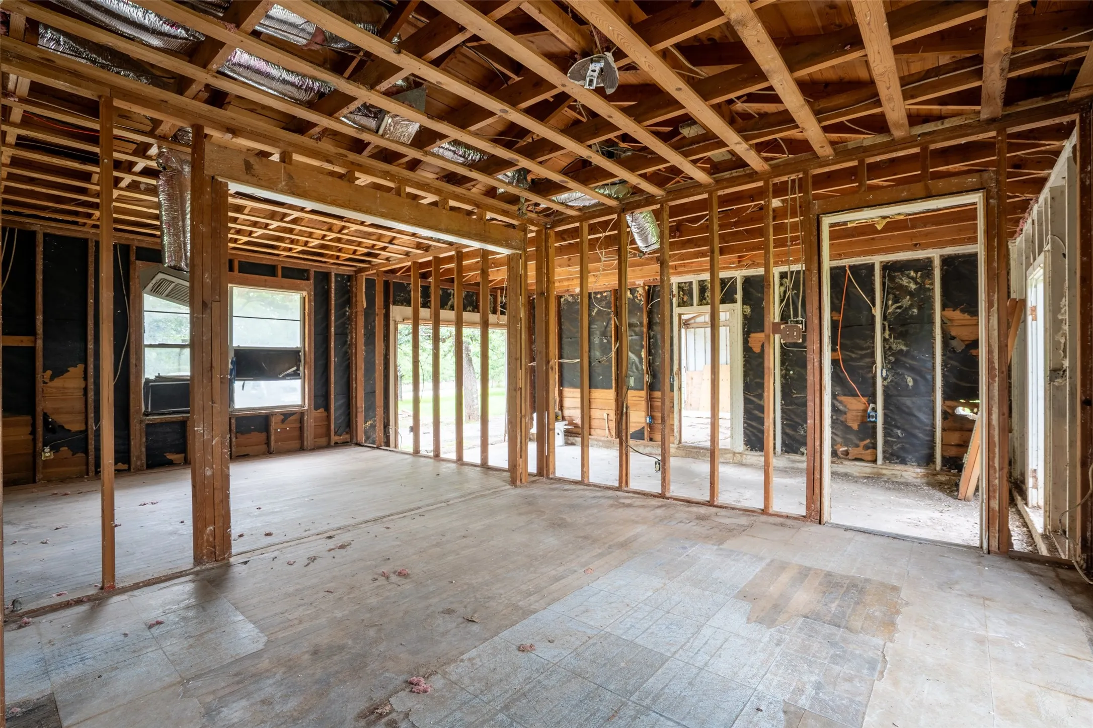Mobile Home For Sale in Tarrant County , 10680 Liberty School Road, Azle, Texas 76020, 3 Bedroom, 1 Bathroom, Garage spaces, 1,176 Sqft, built in 1961, mls#21265217, Real Estate Agent in Azle, Homes For Sale in Tarrant county, Homes For Sale in Azle, Realtor in Azle Texas, Real Estate Brokerage Independent Realty Texas, Luminita Cordes Realtor