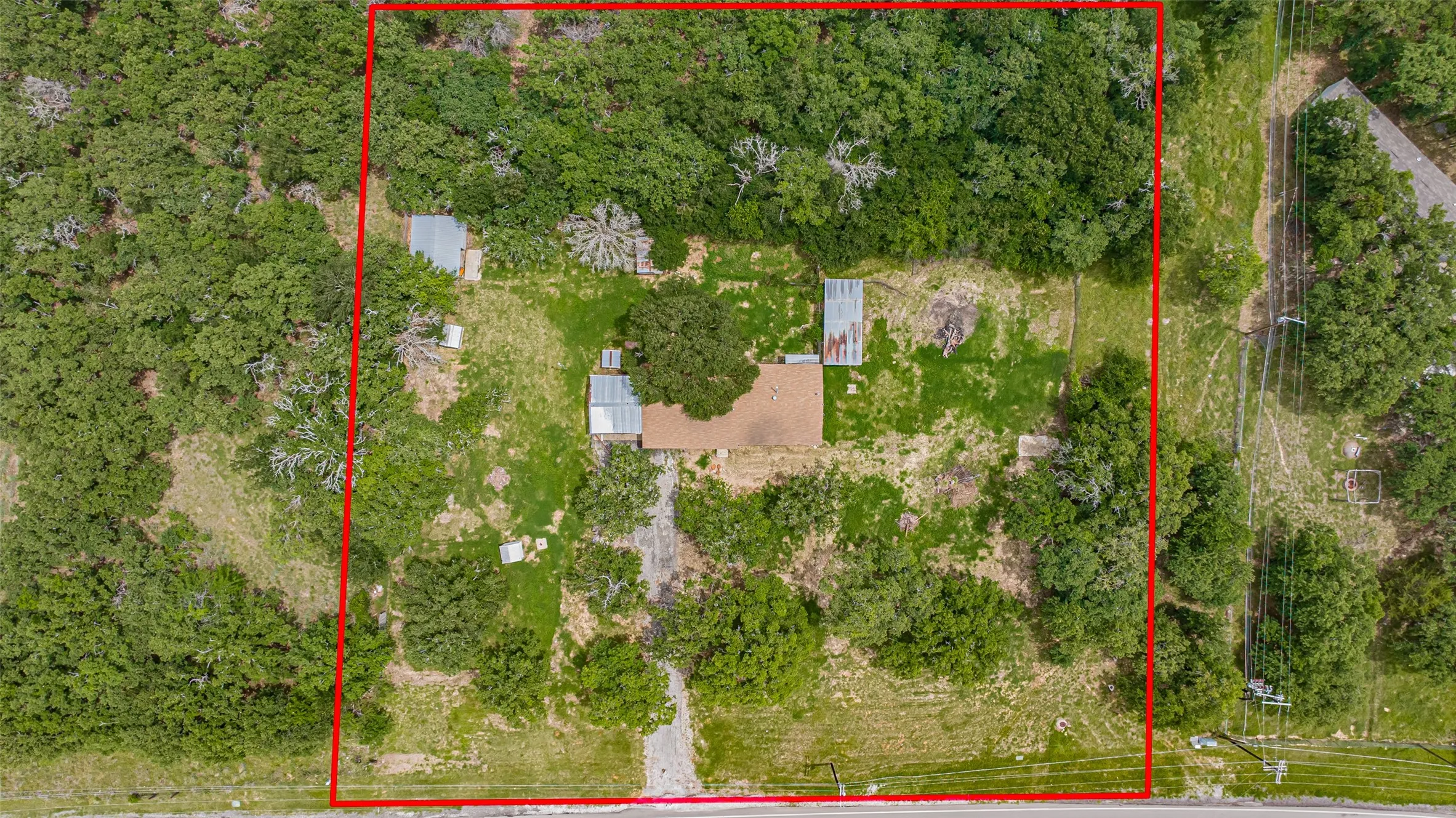 Mobile Home For Sale in Tarrant County , 10680 Liberty School Road, Azle, Texas 76020, 3 Bedroom, 1 Bathroom, Garage spaces, 1,176 Sqft, built in 1961, mls#21265217, Real Estate Agent in Azle, Homes For Sale in Tarrant county, Homes For Sale in Azle, Realtor in Azle Texas, Real Estate Brokerage Independent Realty Texas, Luminita Cordes Realtor