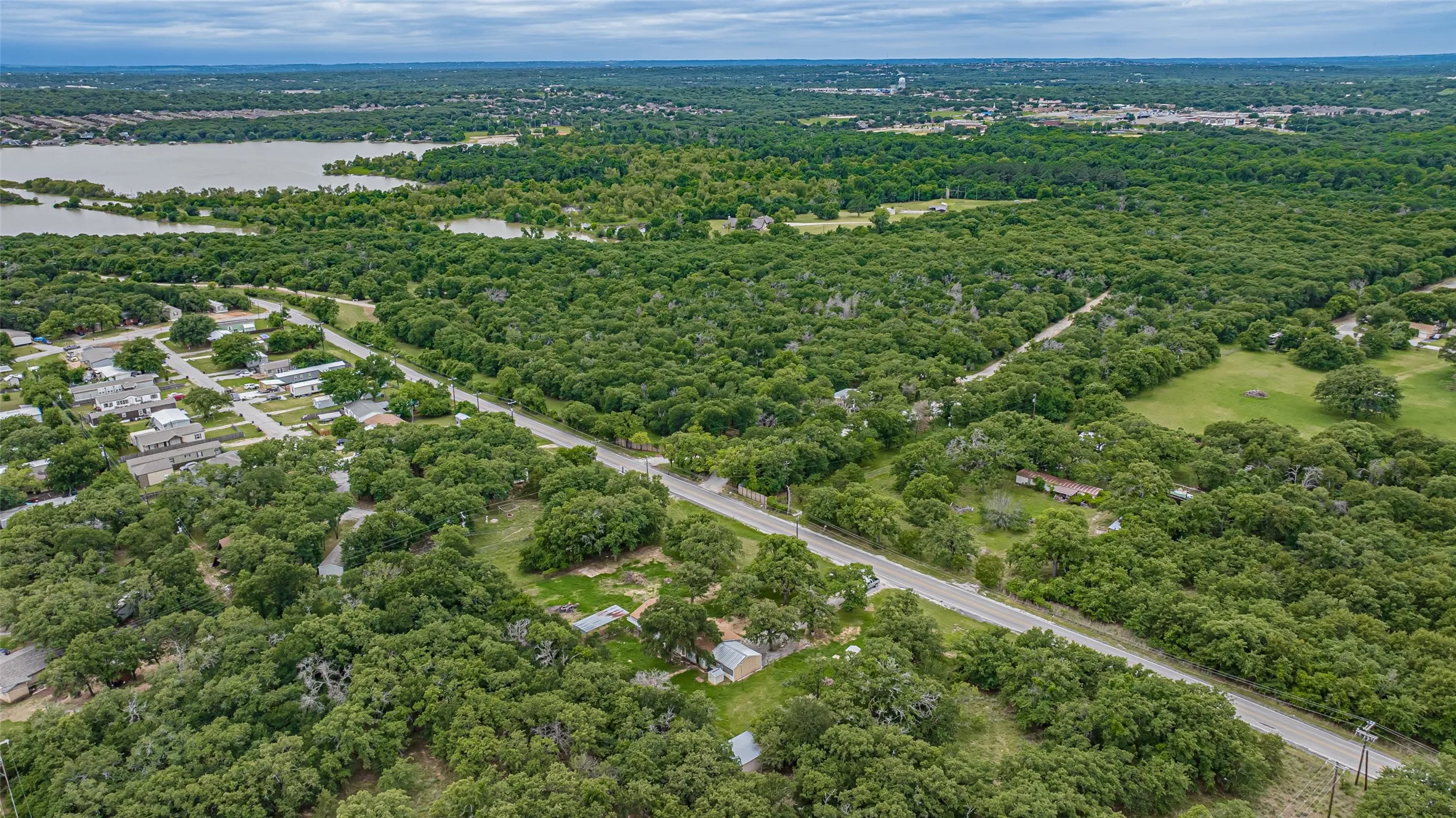 Mobile Home For Sale in Tarrant County , 10680 Liberty School Road, Azle, Texas 76020, 3 Bedroom, 1 Bathroom, Garage spaces, 1,176 Sqft, built in 1961, mls#21265217, Real Estate Agent in Azle, Homes For Sale in Tarrant county, Homes For Sale in Azle, Realtor in Azle Texas, Real Estate Brokerage Independent Realty Texas, Luminita Cordes Realtor