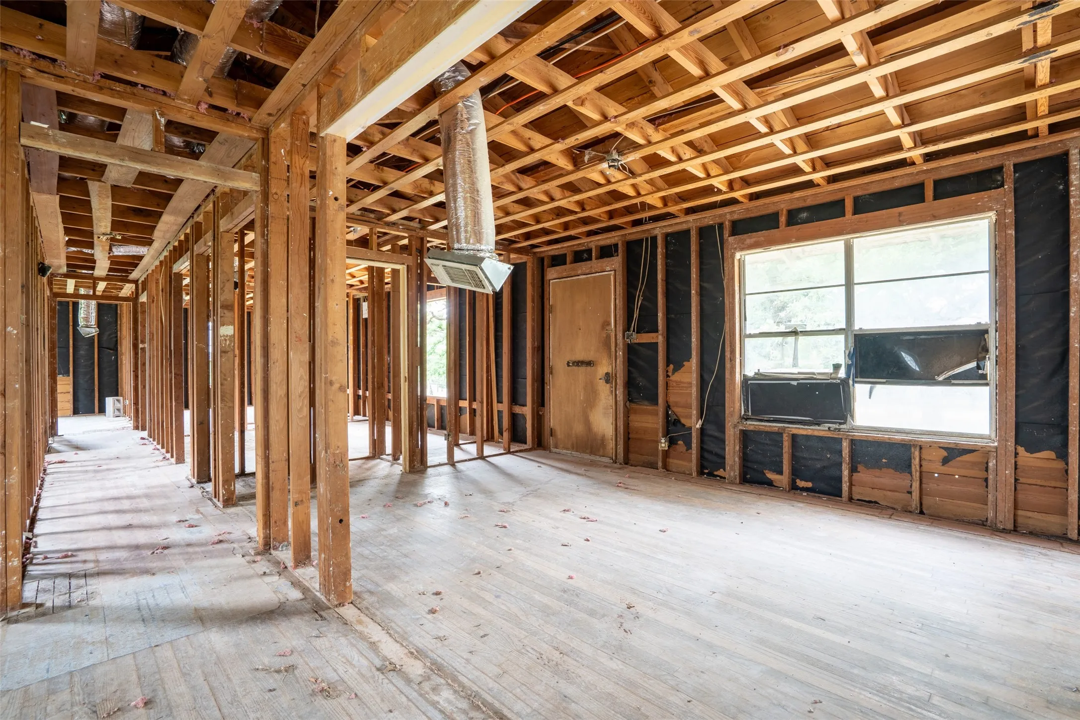 Mobile Home For Sale in Tarrant County , 10680 Liberty School Road, Azle, Texas 76020, 3 Bedroom, 1 Bathroom, Garage spaces, 1,176 Sqft, built in 1961, mls#21265217, Real Estate Agent in Azle, Homes For Sale in Tarrant county, Homes For Sale in Azle, Realtor in Azle Texas, Real Estate Brokerage Independent Realty Texas, Luminita Cordes Realtor