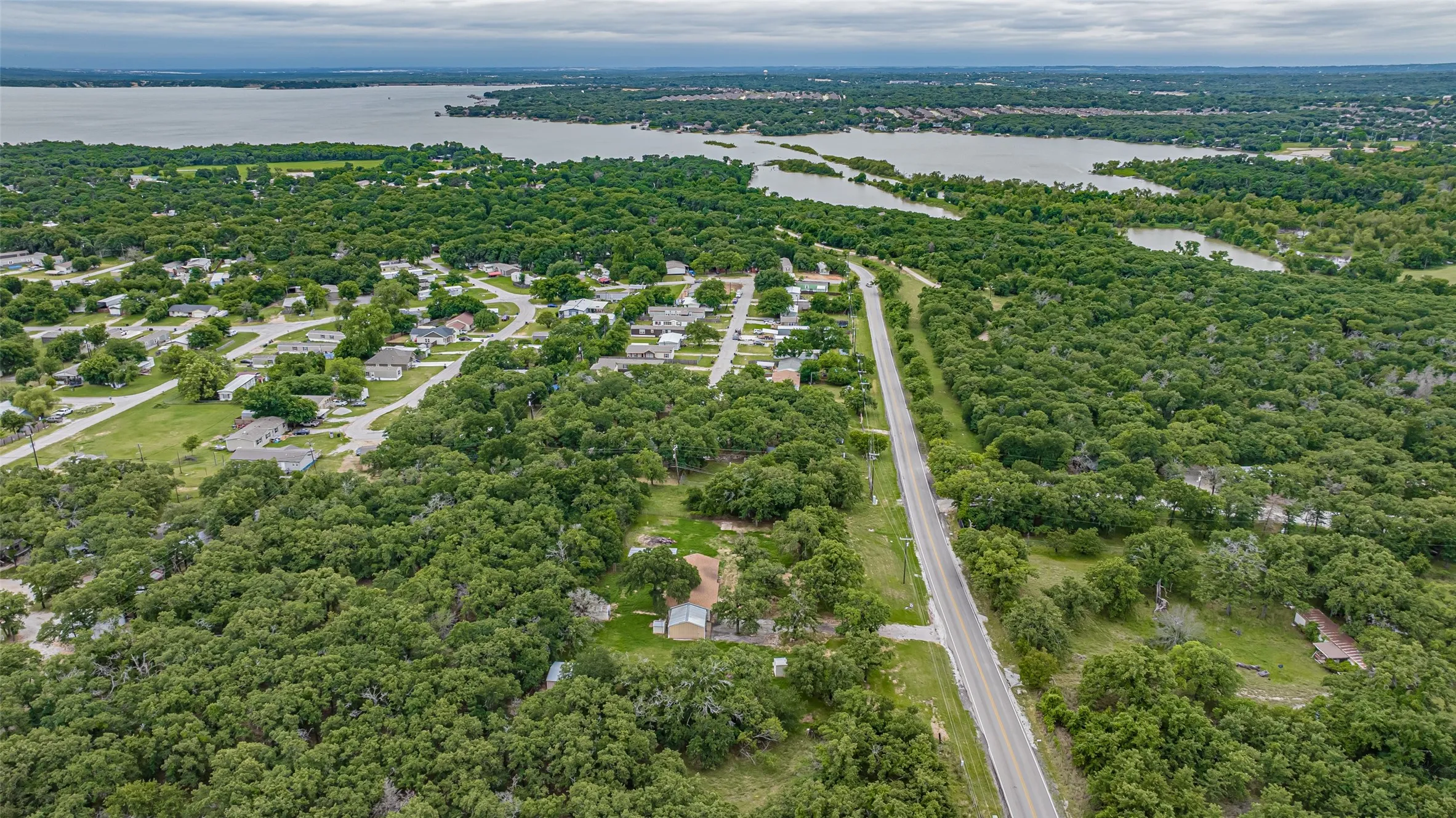 Mobile Home For Sale in Tarrant County , 10680 Liberty School Road, Azle, Texas 76020, 3 Bedroom, 1 Bathroom, Garage spaces, 1,176 Sqft, built in 1961, mls#21265217, Real Estate Agent in Azle, Homes For Sale in Tarrant county, Homes For Sale in Azle, Realtor in Azle Texas, Real Estate Brokerage Independent Realty Texas, Luminita Cordes Realtor