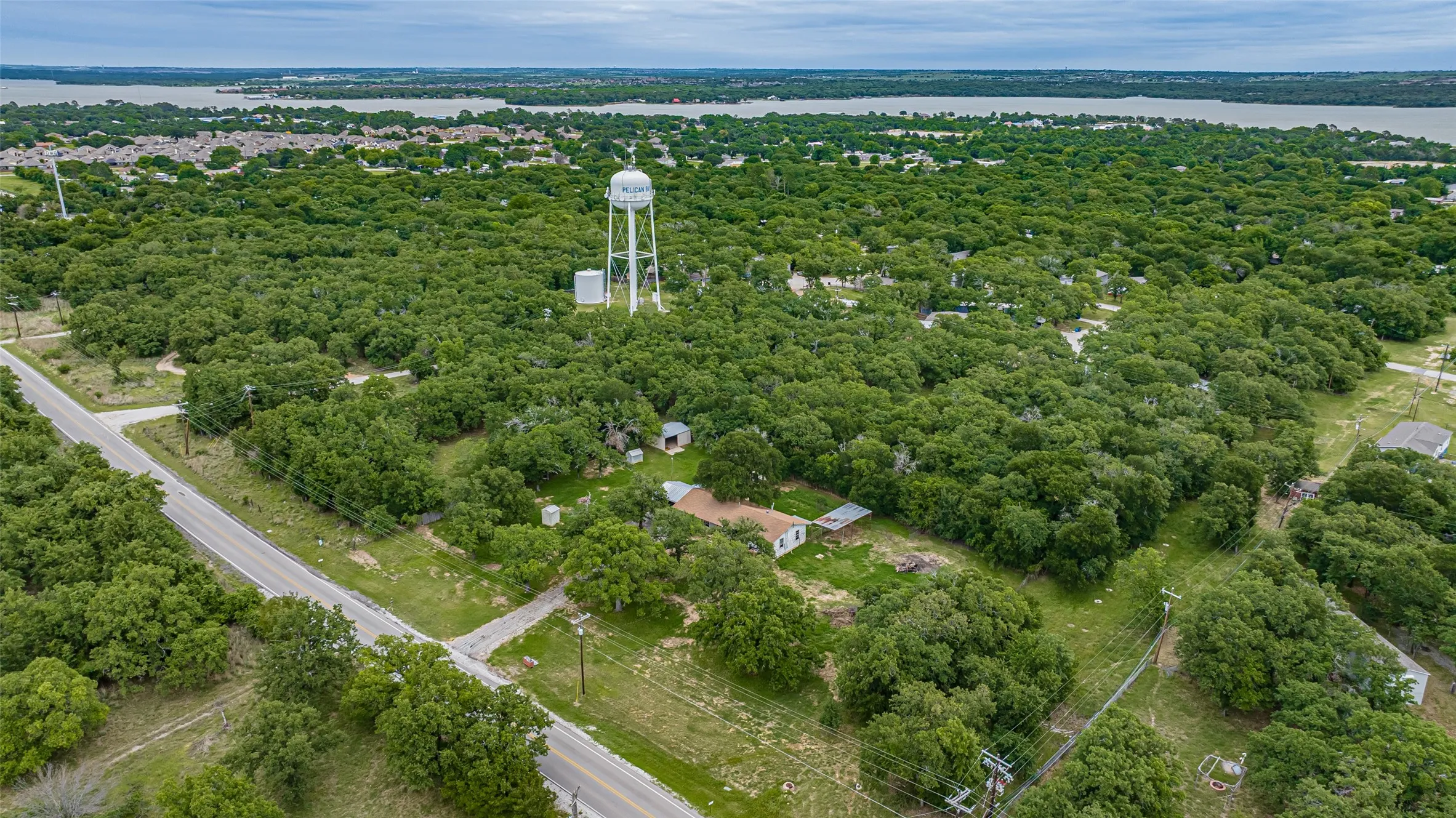 Mobile Home For Sale in Tarrant County , 10680 Liberty School Road, Azle, Texas 76020, 3 Bedroom, 1 Bathroom, Garage spaces, 1,176 Sqft, built in 1961, mls#21265217, Real Estate Agent in Azle, Homes For Sale in Tarrant county, Homes For Sale in Azle, Realtor in Azle Texas, Real Estate Brokerage Independent Realty Texas, Luminita Cordes Realtor