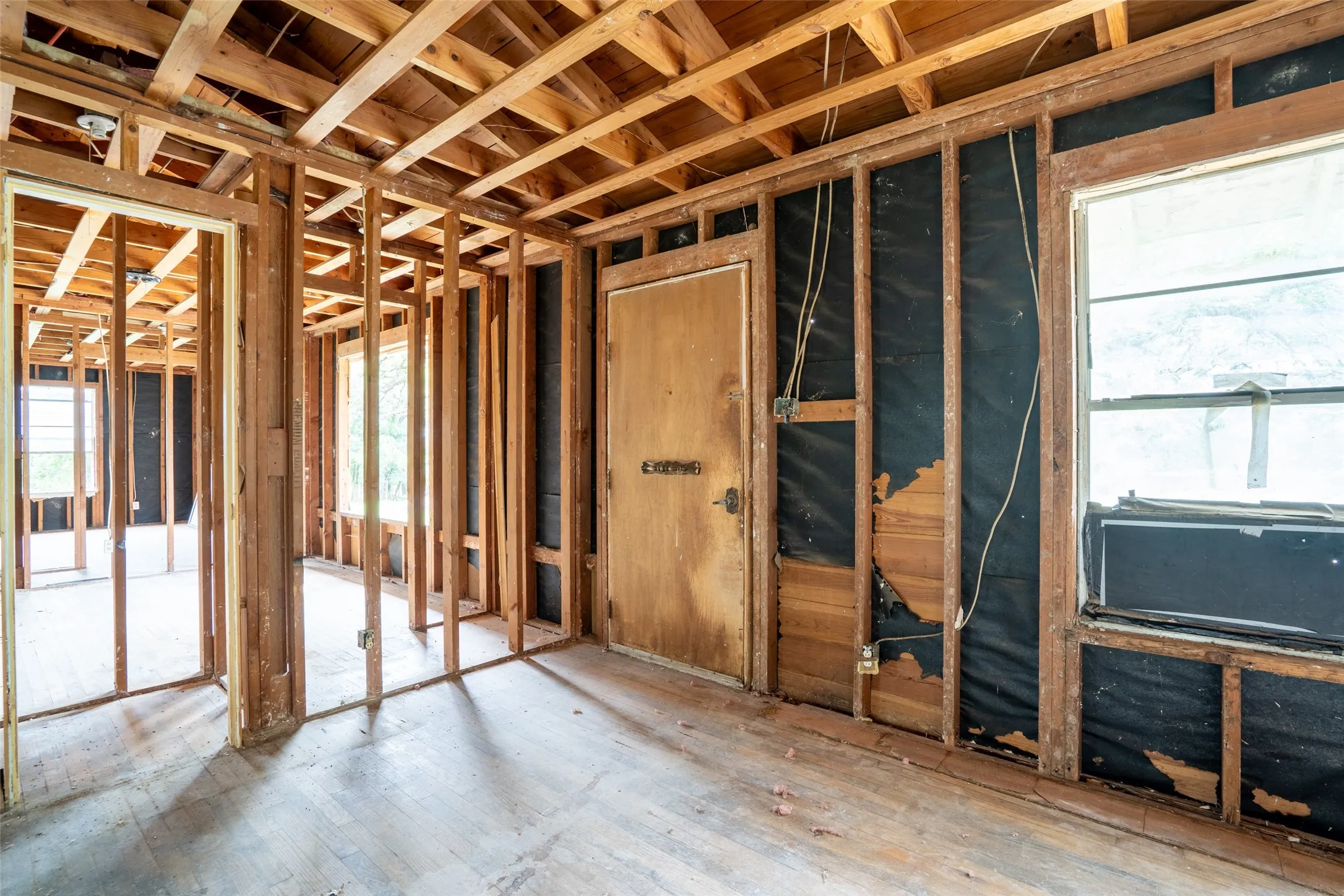 Mobile Home For Sale in Tarrant County , 10680 Liberty School Road, Azle, Texas 76020, 3 Bedroom, 1 Bathroom, Garage spaces, 1,176 Sqft, built in 1961, mls#21265217, Real Estate Agent in Azle, Homes For Sale in Tarrant county, Homes For Sale in Azle, Realtor in Azle Texas, Real Estate Brokerage Independent Realty Texas, Luminita Cordes Realtor