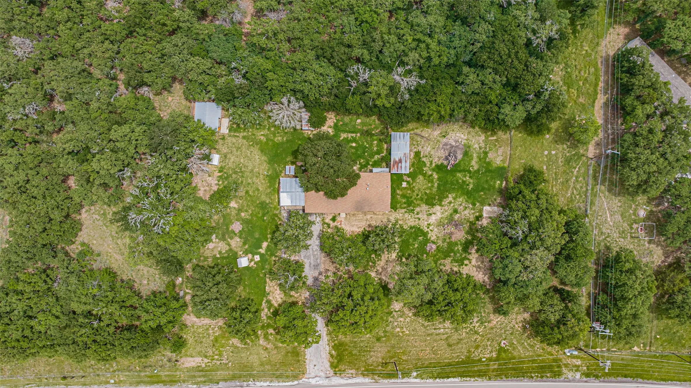 Mobile Home For Sale in Tarrant County , 10680 Liberty School Road, Azle, Texas 76020, 3 Bedroom, 1 Bathroom, Garage spaces, 1,176 Sqft, built in 1961, mls#21265217, Real Estate Agent in Azle, Homes For Sale in Tarrant county, Homes For Sale in Azle, Realtor in Azle Texas, Real Estate Brokerage Independent Realty Texas, Luminita Cordes Realtor