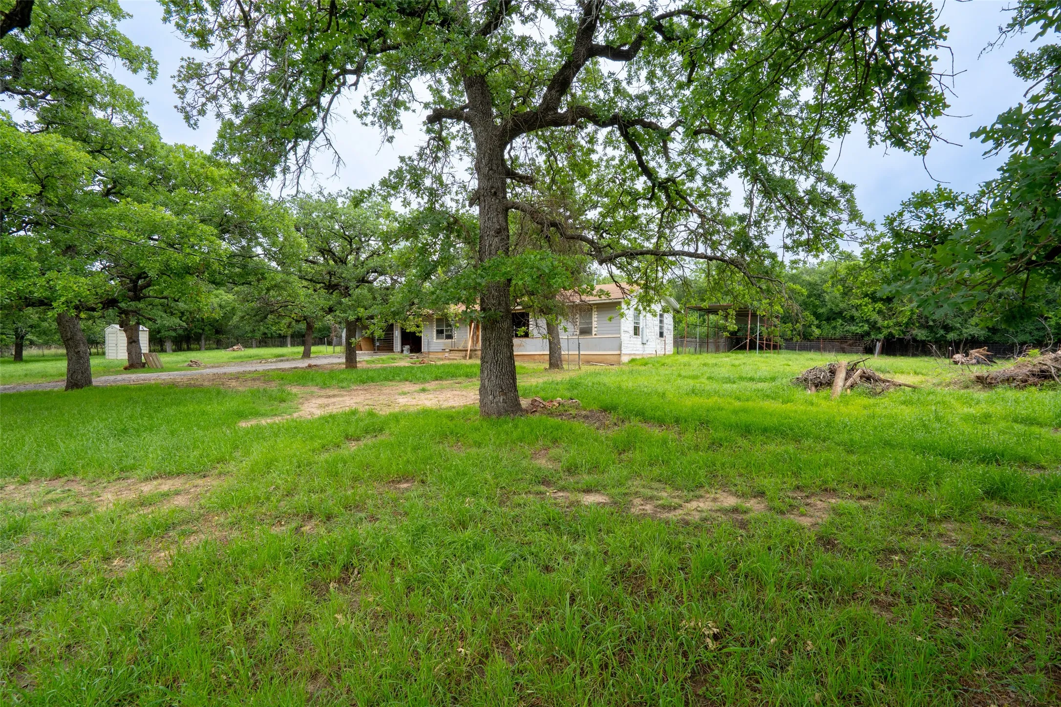 Mobile Home For Sale in Tarrant County , 10680 Liberty School Road, Azle, Texas 76020, 3 Bedroom, 1 Bathroom, Garage spaces, 1,176 Sqft, built in 1961, mls#21265217, Real Estate Agent in Azle, Homes For Sale in Tarrant county, Homes For Sale in Azle, Realtor in Azle Texas, Real Estate Brokerage Independent Realty Texas, Luminita Cordes Realtor