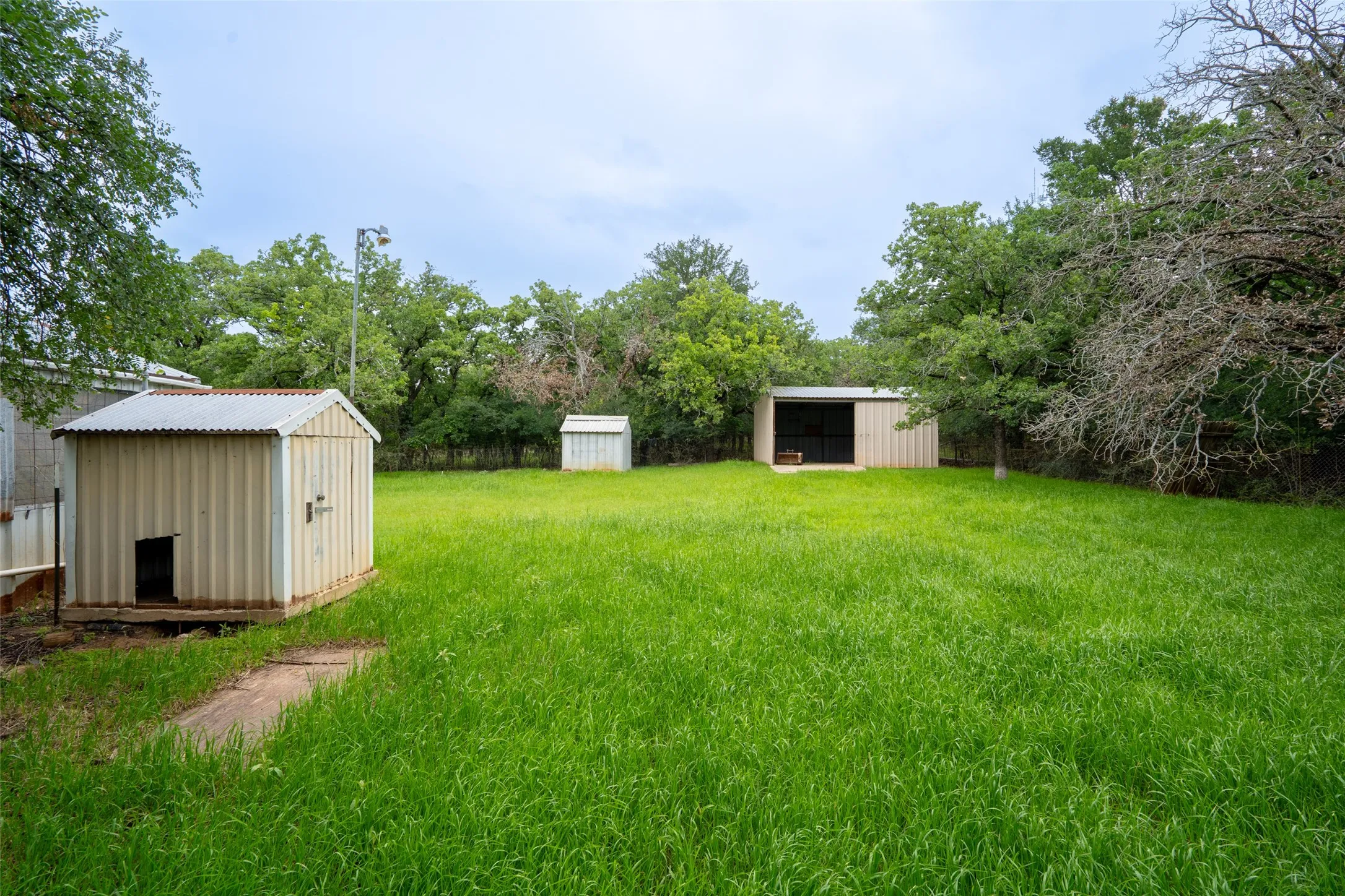 Mobile Home For Sale in Tarrant County , 10680 Liberty School Road, Azle, Texas 76020, 3 Bedroom, 1 Bathroom, Garage spaces, 1,176 Sqft, built in 1961, mls#21265217, Real Estate Agent in Azle, Homes For Sale in Tarrant county, Homes For Sale in Azle, Realtor in Azle Texas, Real Estate Brokerage Independent Realty Texas, Luminita Cordes Realtor