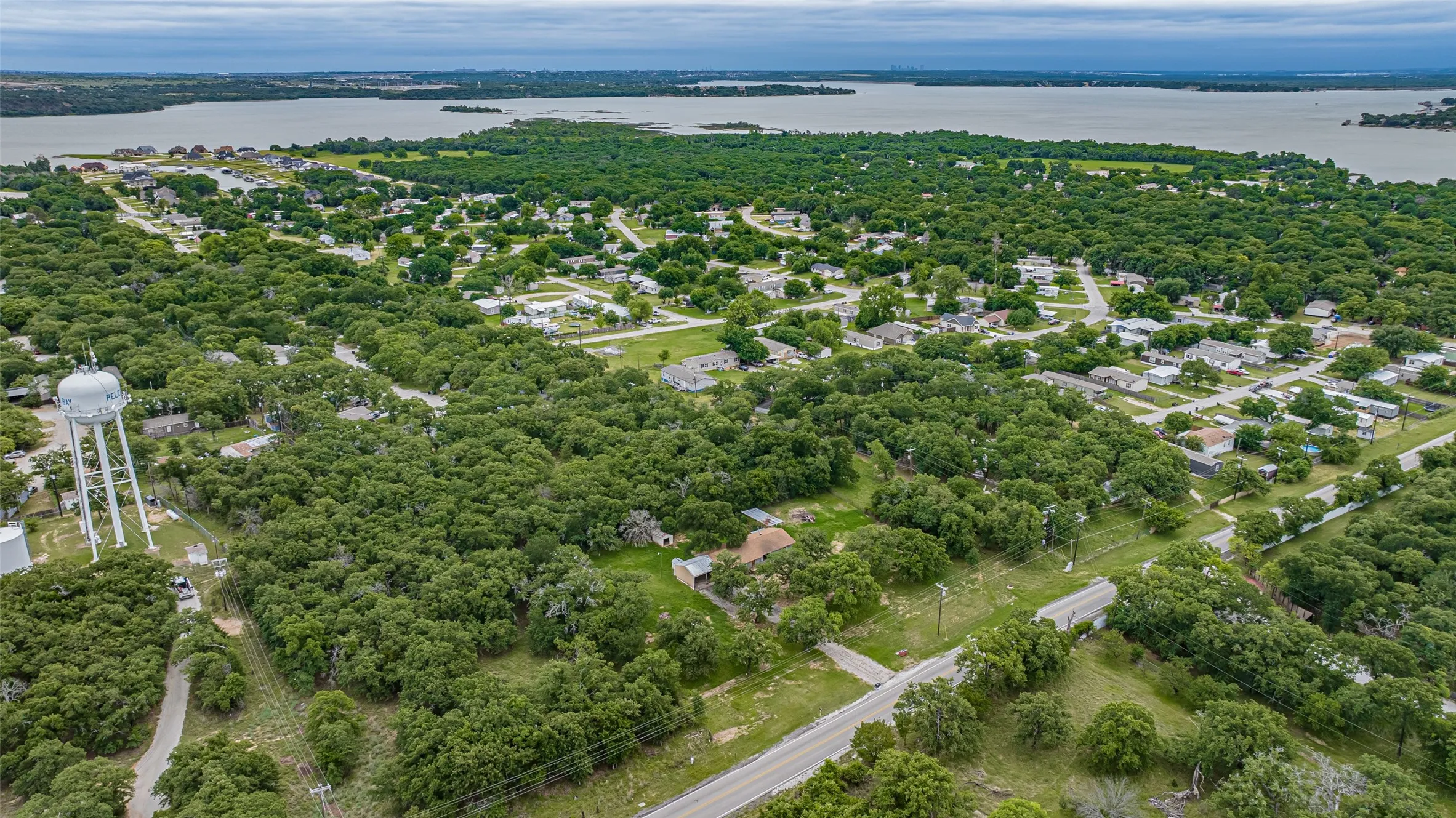 Mobile Home For Sale in Tarrant County , 10680 Liberty School Road, Azle, Texas 76020, 3 Bedroom, 1 Bathroom, Garage spaces, 1,176 Sqft, built in 1961, mls#21265217, Real Estate Agent in Azle, Homes For Sale in Tarrant county, Homes For Sale in Azle, Realtor in Azle Texas, Real Estate Brokerage Independent Realty Texas, Luminita Cordes Realtor