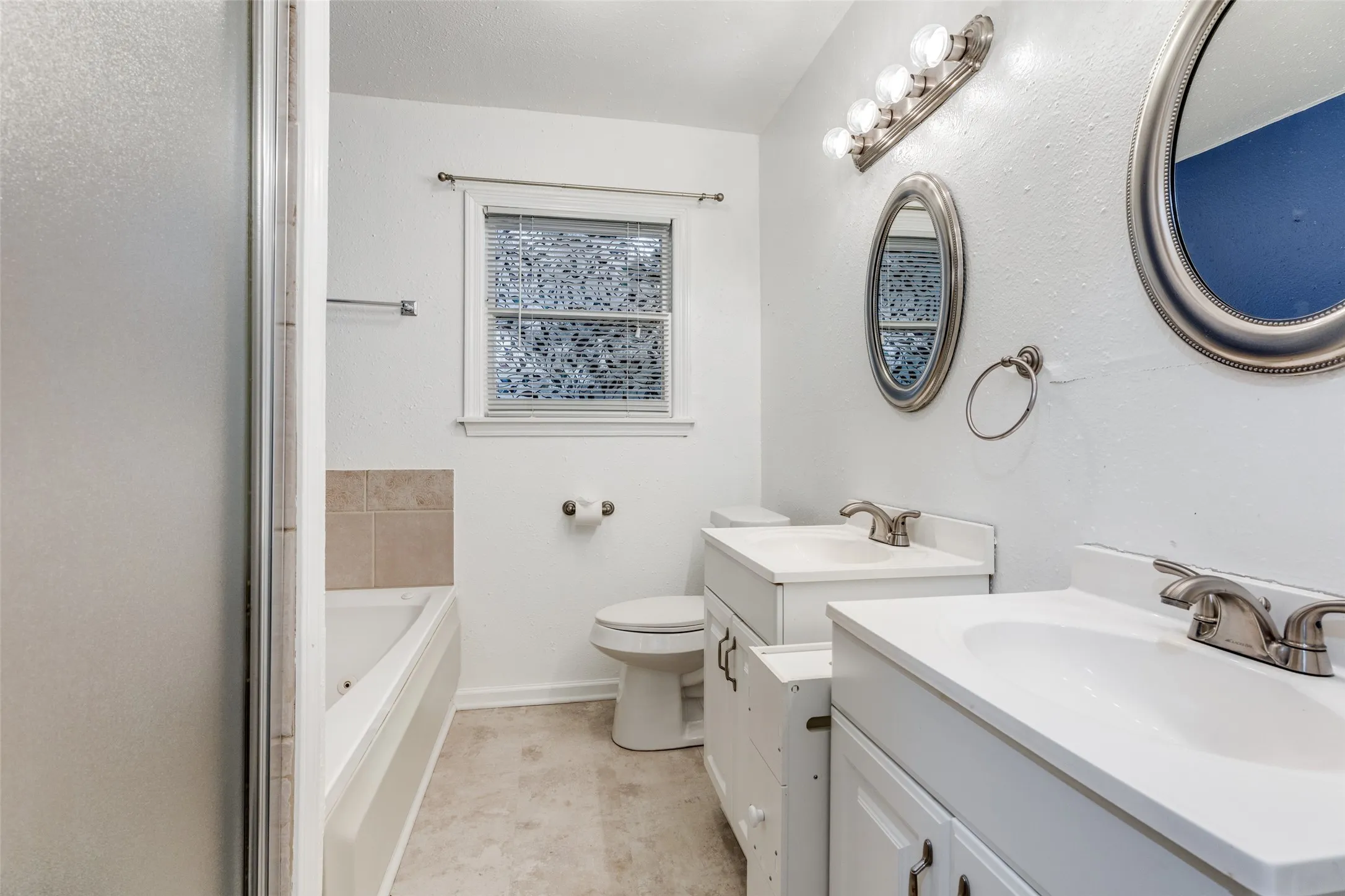 Single Family Residence For Sale in Tarrant County , 5901 Circular Drive, North Richland Hills, Texas 76117, 4 Bedroom, 2 Bathroom, Garage spaces, 1,488 Sqft, built in 1957, mls#21265150, Real Estate Agent in North Richland Hills, Homes For Sale in Tarrant county, Homes For Sale in North Richland Hills, Realtor in North Richland Hills Texas, Real Estate Brokerage Independent Realty Texas, Luminita Cordes Realtor