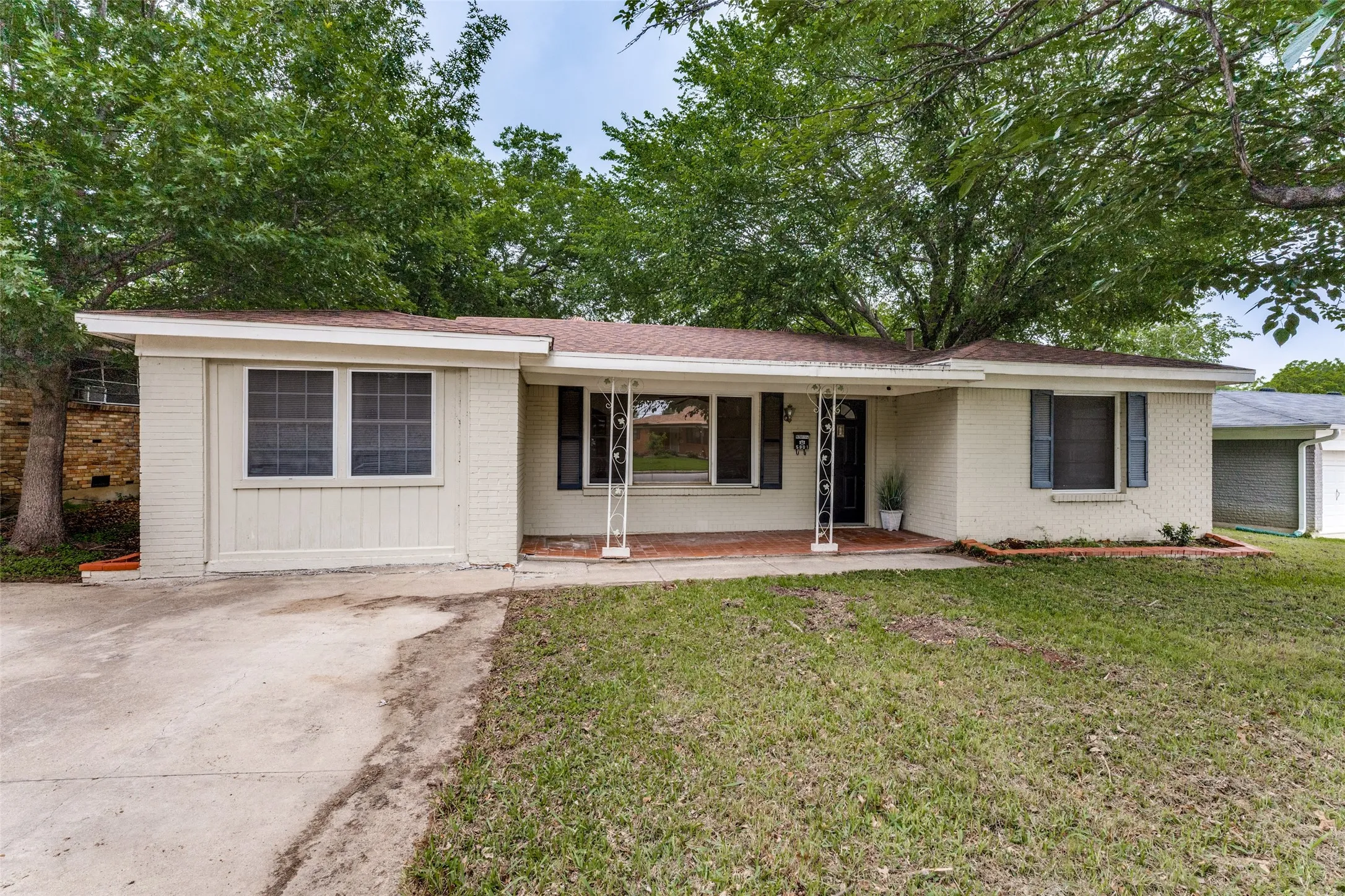 Single Family Residence For Sale in Tarrant County , 5901 Circular Drive, North Richland Hills, Texas 76117, 4 Bedroom, 2 Bathroom, Garage spaces, 1,488 Sqft, built in 1957, mls#21265150, Real Estate Agent in North Richland Hills, Homes For Sale in Tarrant county, Homes For Sale in North Richland Hills, Realtor in North Richland Hills Texas, Real Estate Brokerage Independent Realty Texas, Luminita Cordes Realtor
