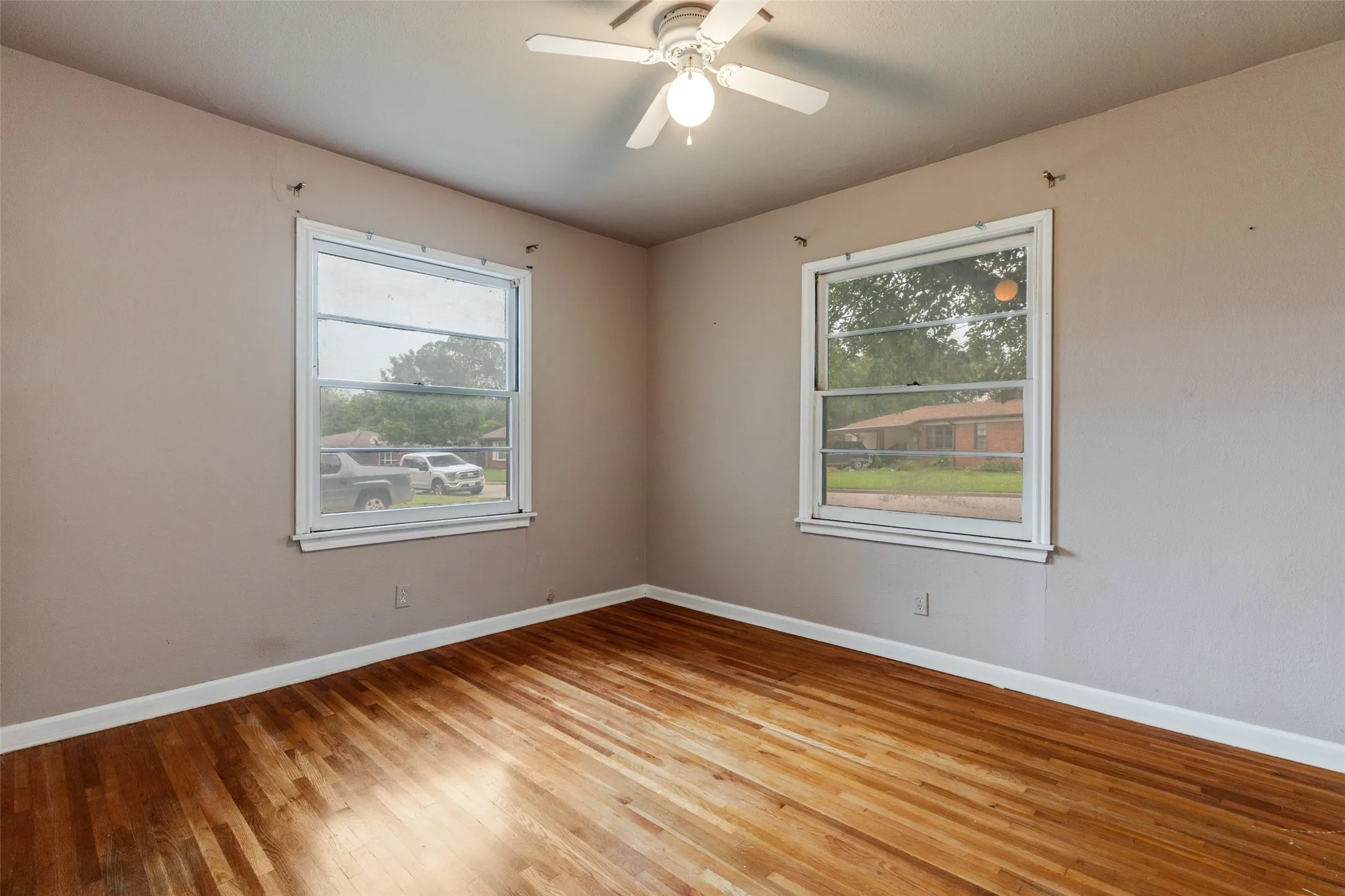 Single Family Residence For Sale in Tarrant County , 5901 Circular Drive, North Richland Hills, Texas 76117, 4 Bedroom, 2 Bathroom, Garage spaces, 1,488 Sqft, built in 1957, mls#21265150, Real Estate Agent in North Richland Hills, Homes For Sale in Tarrant county, Homes For Sale in North Richland Hills, Realtor in North Richland Hills Texas, Real Estate Brokerage Independent Realty Texas, Luminita Cordes Realtor