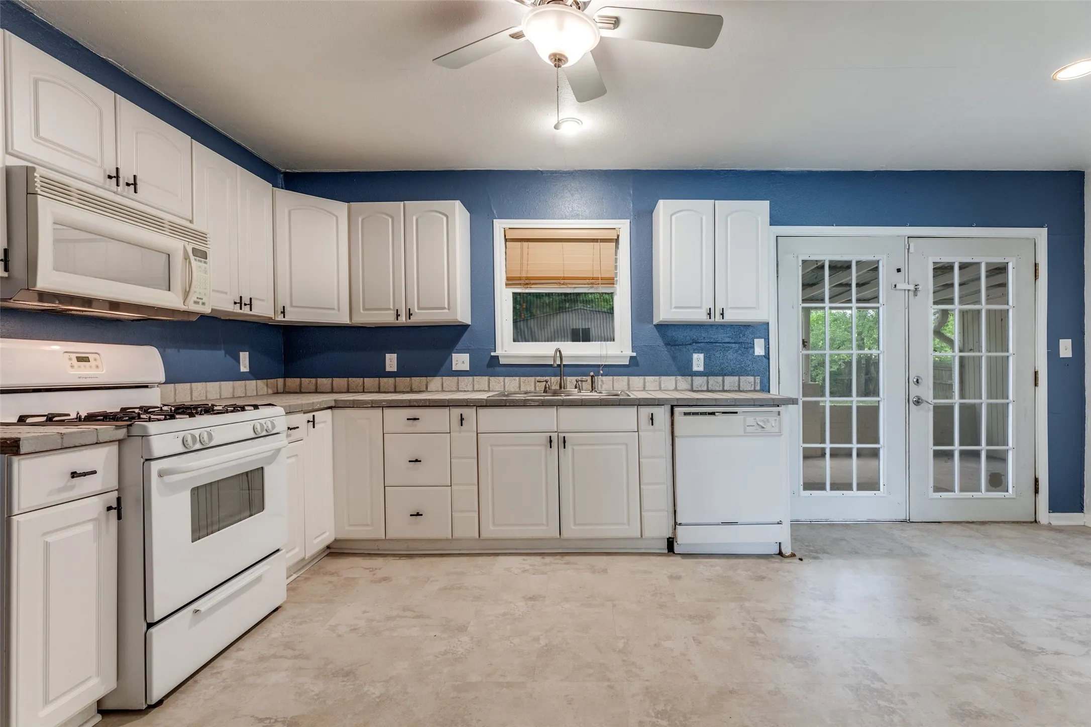 Single Family Residence For Sale in Tarrant County , 5901 Circular Drive, North Richland Hills, Texas 76117, 4 Bedroom, 2 Bathroom, Garage spaces, 1,488 Sqft, built in 1957, mls#21265150, Real Estate Agent in North Richland Hills, Homes For Sale in Tarrant county, Homes For Sale in North Richland Hills, Realtor in North Richland Hills Texas, Real Estate Brokerage Independent Realty Texas, Luminita Cordes Realtor