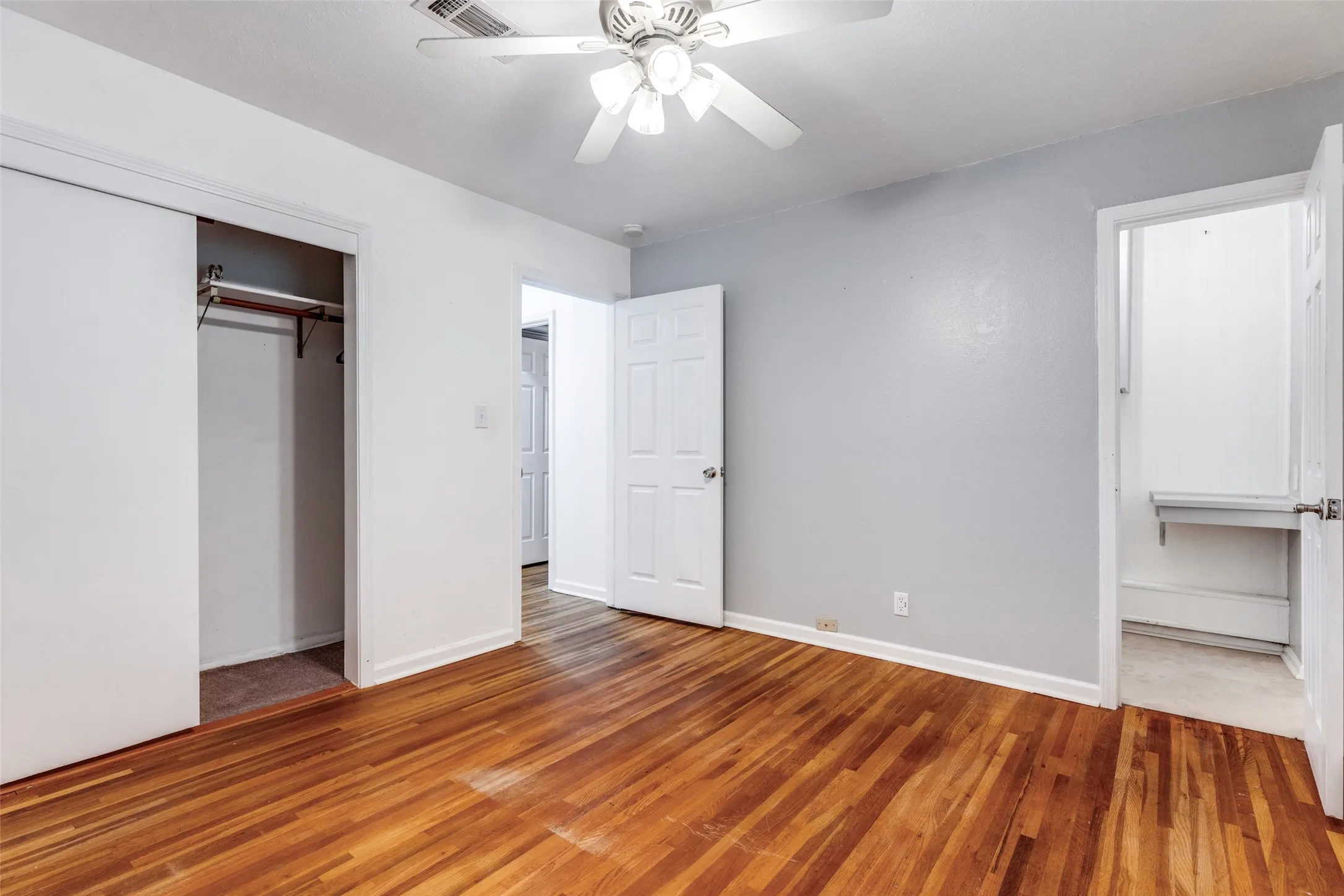 Single Family Residence For Sale in Tarrant County , 5901 Circular Drive, North Richland Hills, Texas 76117, 4 Bedroom, 2 Bathroom, Garage spaces, 1,488 Sqft, built in 1957, mls#21265150, Real Estate Agent in North Richland Hills, Homes For Sale in Tarrant county, Homes For Sale in North Richland Hills, Realtor in North Richland Hills Texas, Real Estate Brokerage Independent Realty Texas, Luminita Cordes Realtor