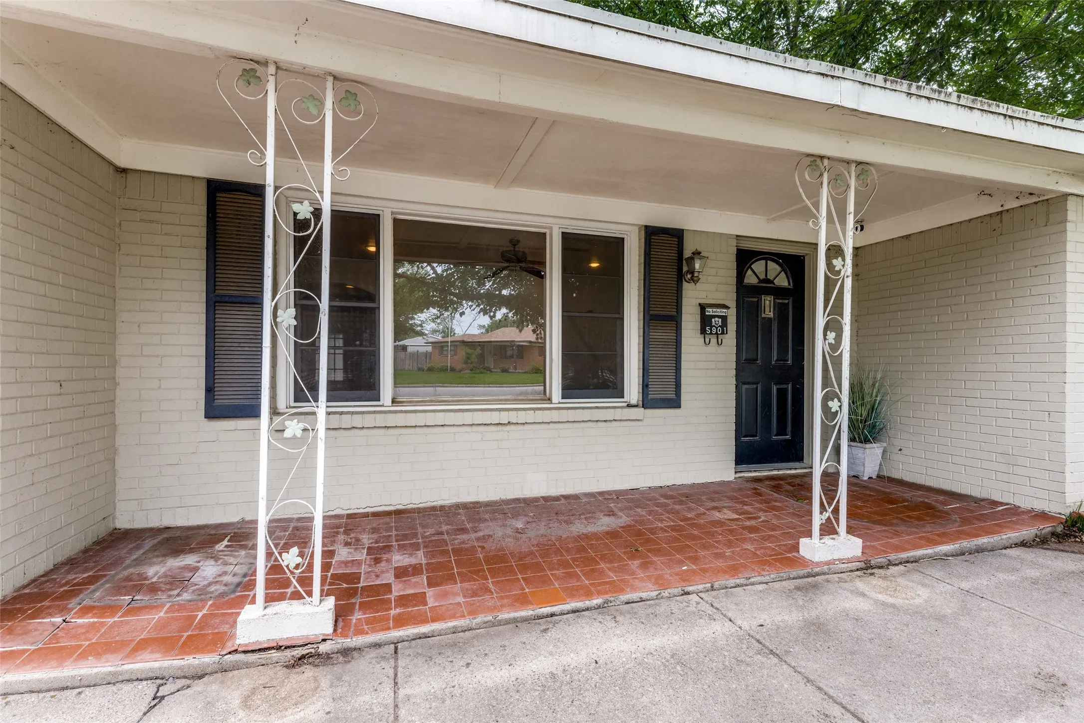 Single Family Residence For Sale in Tarrant County , 5901 Circular Drive, North Richland Hills, Texas 76117, 4 Bedroom, 2 Bathroom, Garage spaces, 1,488 Sqft, built in 1957, mls#21265150, Real Estate Agent in North Richland Hills, Homes For Sale in Tarrant county, Homes For Sale in North Richland Hills, Realtor in North Richland Hills Texas, Real Estate Brokerage Independent Realty Texas, Luminita Cordes Realtor
