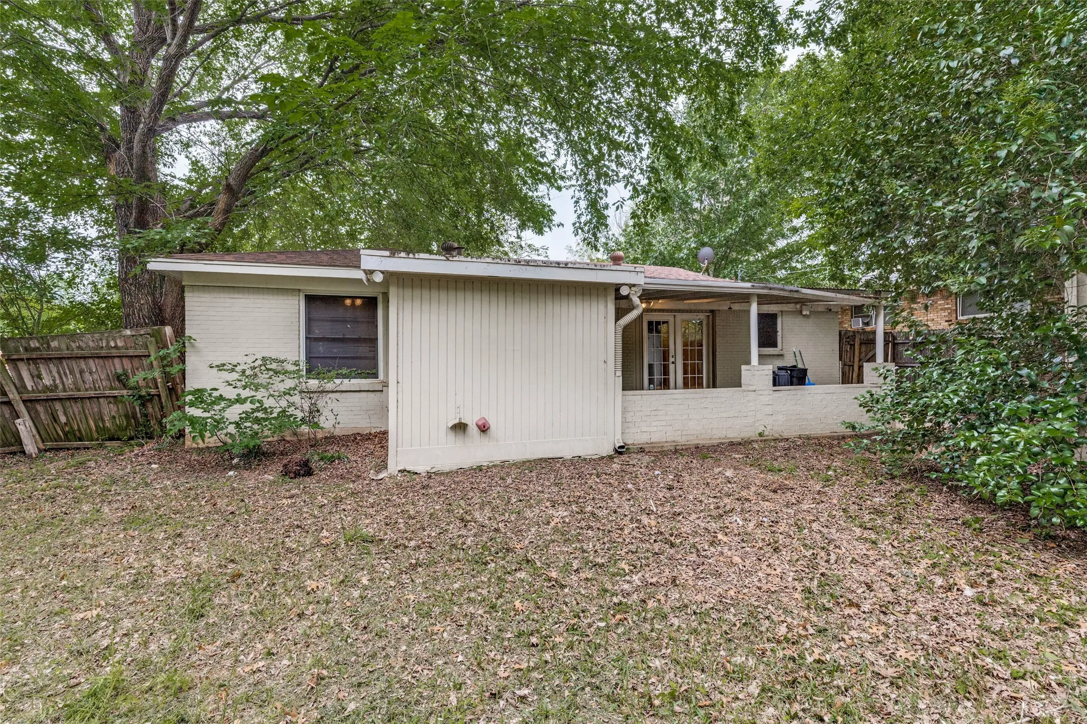 Single Family Residence For Sale in Tarrant County , 5901 Circular Drive, North Richland Hills, Texas 76117, 4 Bedroom, 2 Bathroom, Garage spaces, 1,488 Sqft, built in 1957, mls#21265150, Real Estate Agent in North Richland Hills, Homes For Sale in Tarrant county, Homes For Sale in North Richland Hills, Realtor in North Richland Hills Texas, Real Estate Brokerage Independent Realty Texas, Luminita Cordes Realtor