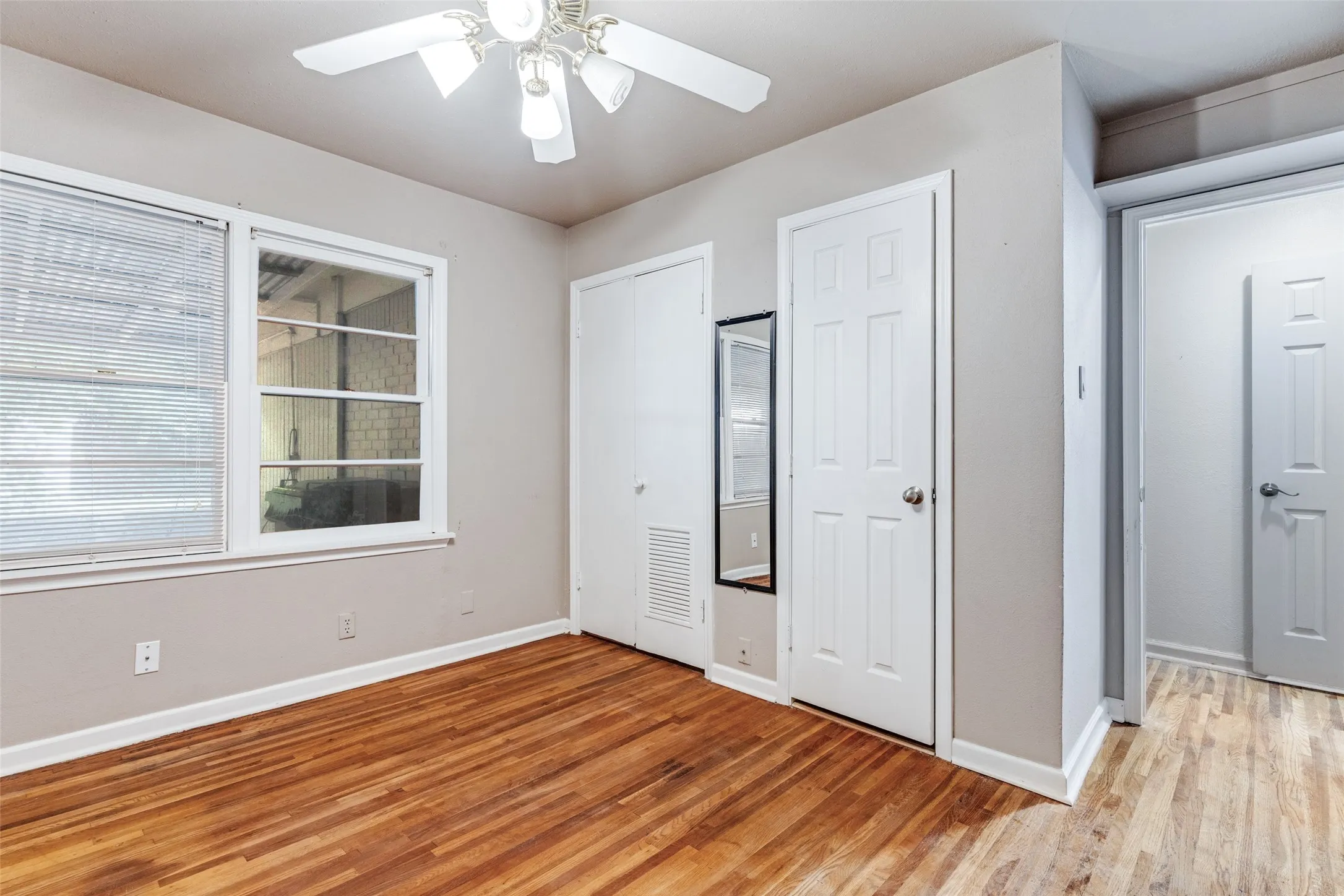 Single Family Residence For Sale in Tarrant County , 5901 Circular Drive, North Richland Hills, Texas 76117, 4 Bedroom, 2 Bathroom, Garage spaces, 1,488 Sqft, built in 1957, mls#21265150, Real Estate Agent in North Richland Hills, Homes For Sale in Tarrant county, Homes For Sale in North Richland Hills, Realtor in North Richland Hills Texas, Real Estate Brokerage Independent Realty Texas, Luminita Cordes Realtor