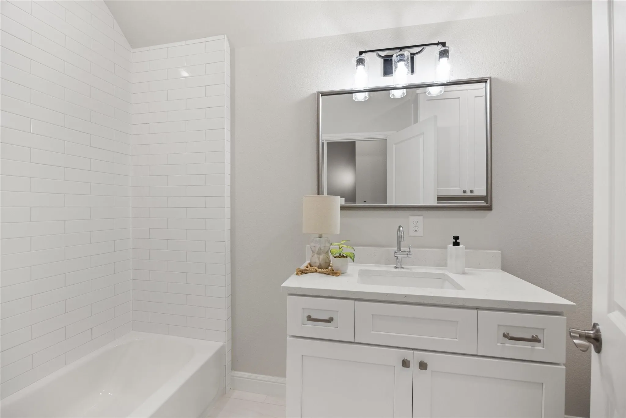 Upstair full bathroom