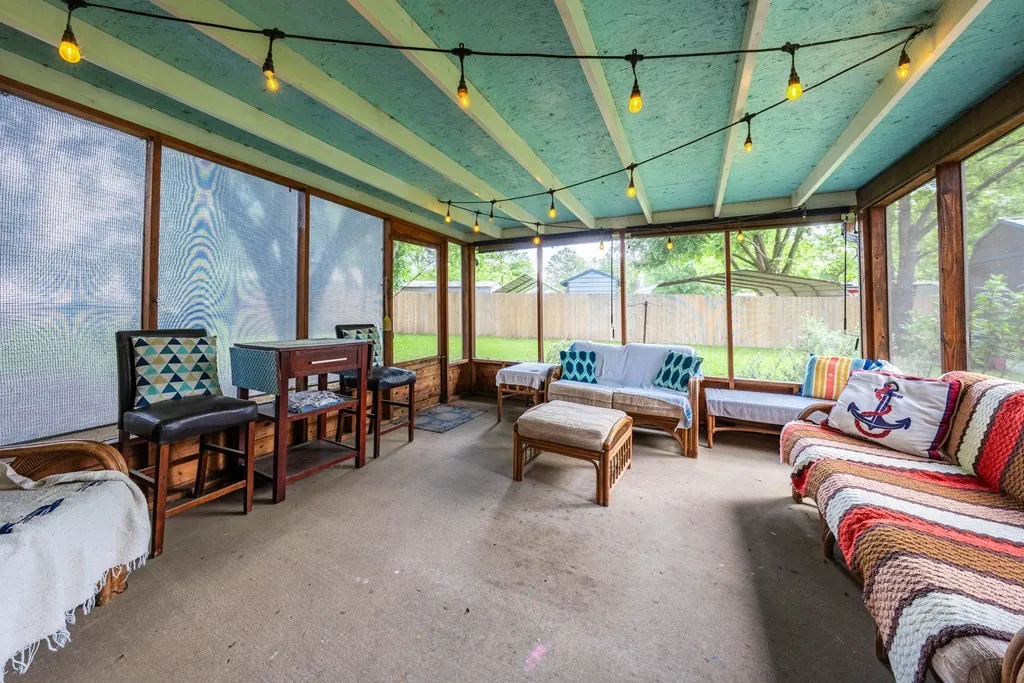 Single Family Residence For Sale in Henderson County , 128 Hilltop Drive, Trinidad, Texas 75163, 3 Bedroom, 2 Bathroom, 2 Garage spaces, 1,401 Sqft, built in 2000, mls#21265232, Real Estate Agent in Trinidad, Homes For Sale in Henderson county, Homes For Sale in Trinidad, Realtor in Trinidad Texas, Real Estate Brokerage Independent Realty Texas, Luminita Cordes Realtor