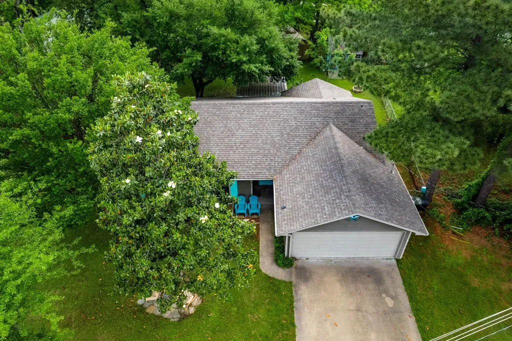 Single Family Residence For Sale in Henderson County , 128 Hilltop Drive, Trinidad, Texas 75163, 3 Bedroom, 2 Bathroom, 2 Garage spaces, 1,401 Sqft, built in 2000, mls#21265232, Real Estate Agent in Trinidad, Homes For Sale in Henderson county, Homes For Sale in Trinidad, Realtor in Trinidad Texas, Real Estate Brokerage Independent Realty Texas, Luminita Cordes Realtor