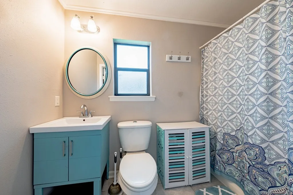 Single Family Residence For Sale in Henderson County , 128 Hilltop Drive, Trinidad, Texas 75163, 3 Bedroom, 2 Bathroom, 2 Garage spaces, 1,401 Sqft, built in 2000, mls#21265232, Real Estate Agent in Trinidad, Homes For Sale in Henderson county, Homes For Sale in Trinidad, Realtor in Trinidad Texas, Real Estate Brokerage Independent Realty Texas, Luminita Cordes Realtor