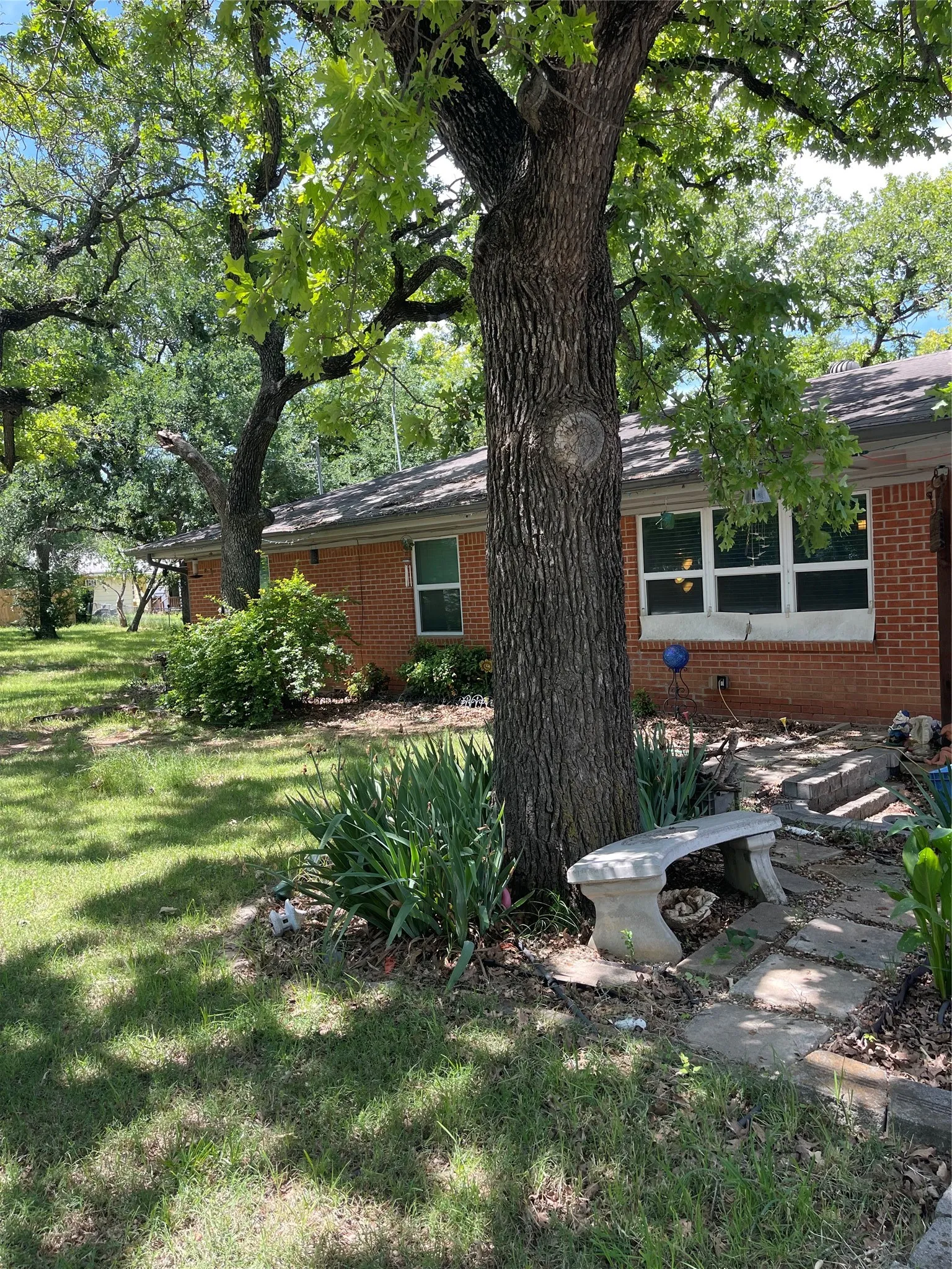 Single Family Residence For Sale in Wise County , 1005 Gary Street, Bridgeport, Texas 76426, 3 Bedroom, 2 Bathroom, Garage spaces, 1,271 Sqft, built in 1955, mls#21264074, Real Estate Agent in Bridgeport, Homes For Sale in Wise county, Homes For Sale in Bridgeport, Realtor in Bridgeport Texas, Real Estate Brokerage Independent Realty Texas, Luminita Cordes Realtor