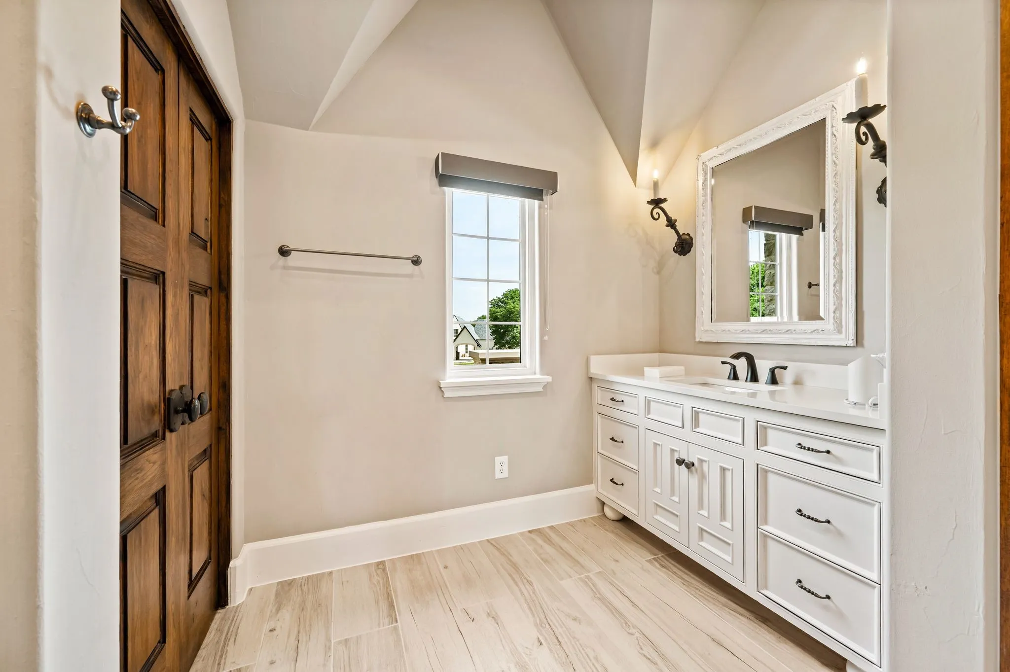 Secondary ensuite bath for bedroom.  All bathrooms are updated in home.
