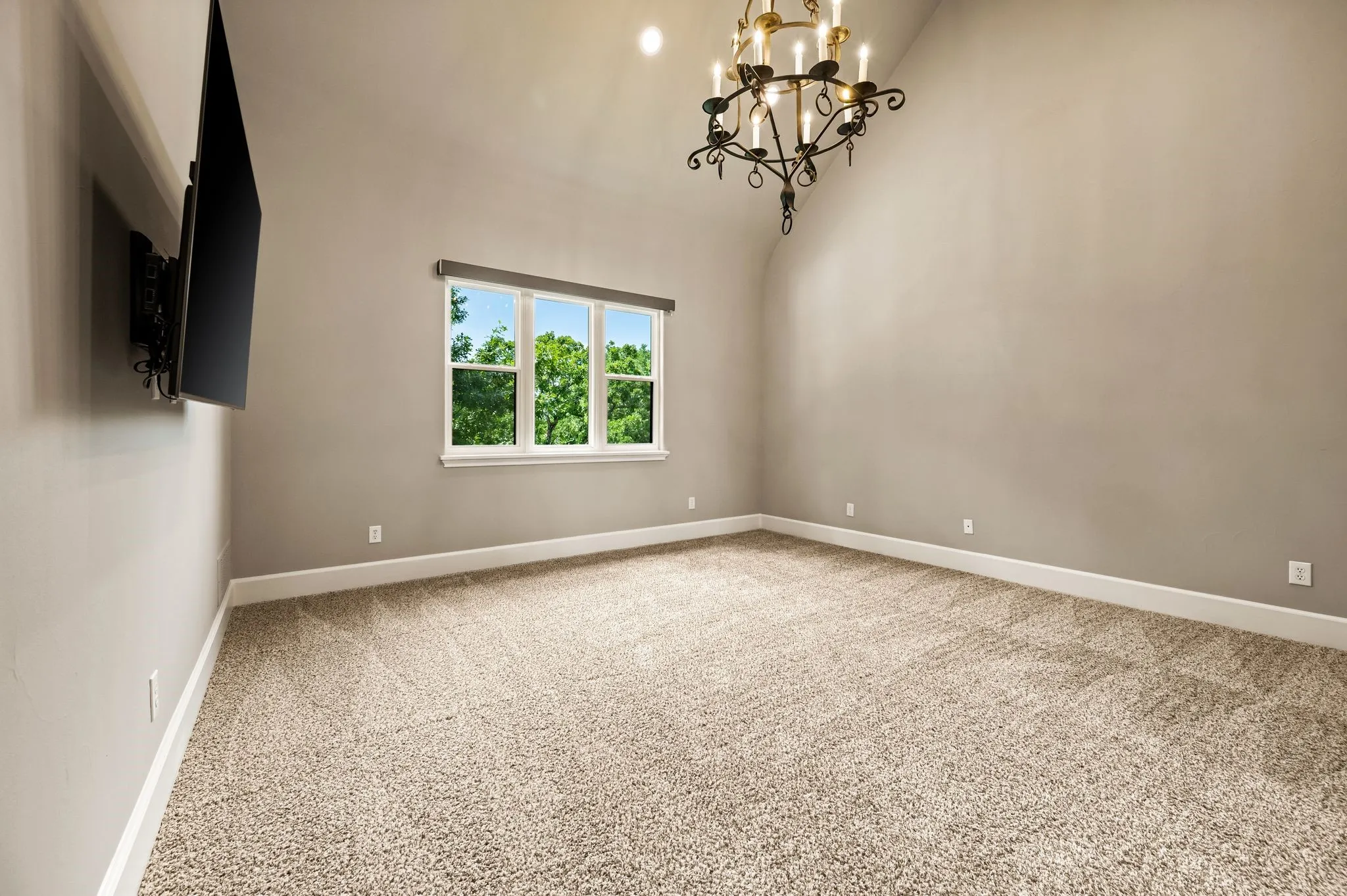 Secondary up bedroom with ensuite baths, and walk in closets.