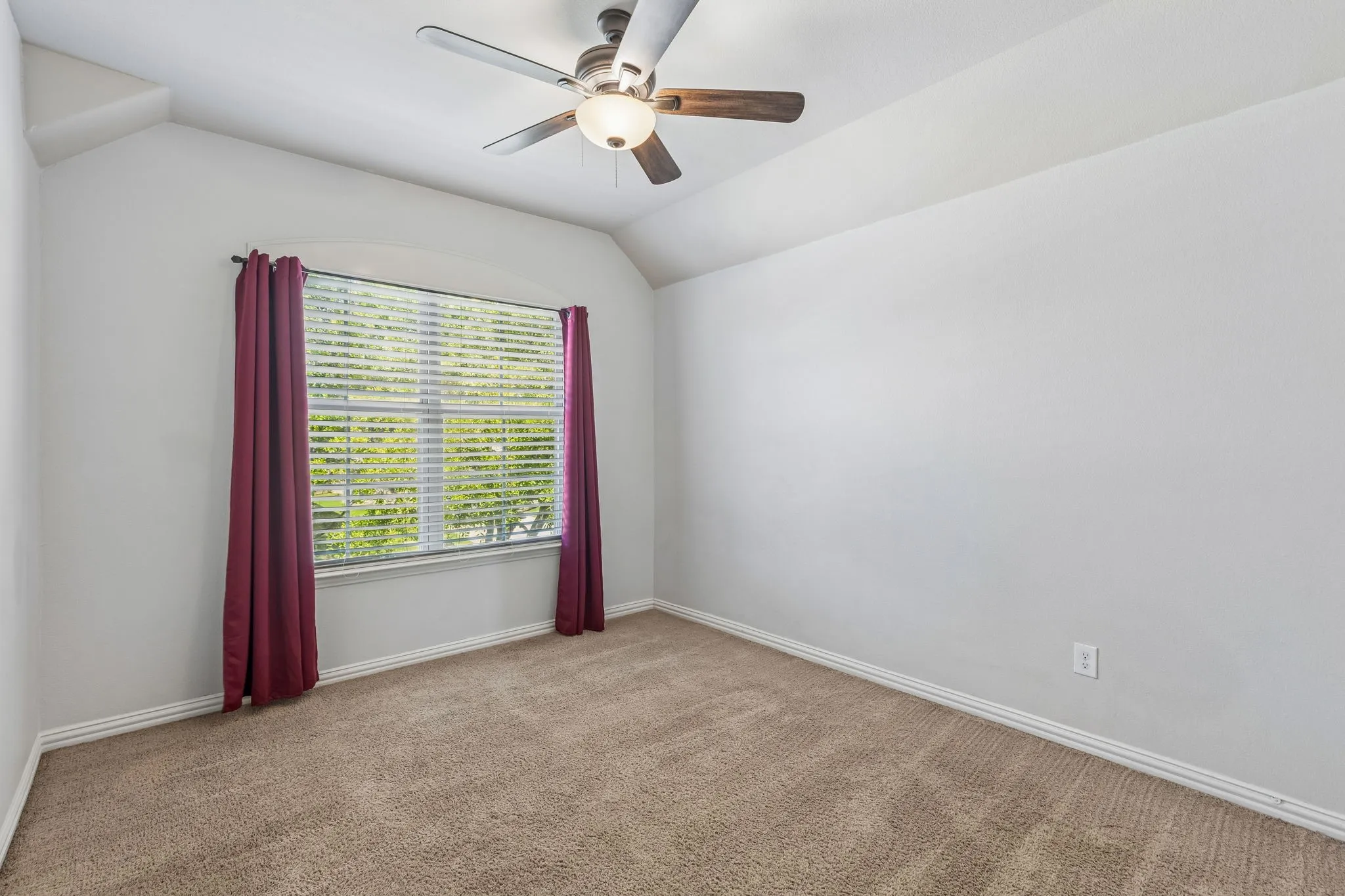 Single Family Residence For Sale in Tarrant County , 7258 Mirada, Grand Prairie, Texas 75054, 4 Bedroom, 4 Bathroom, 2 Garage spaces, 2,830 Sqft, built in 2013, mls#21265243, Real Estate Agent in Grand Prairie, Homes For Sale in Tarrant county, Homes For Sale in Grand Prairie, Realtor in Grand Prairie Texas, Real Estate Brokerage Independent Realty Texas, Luminita Cordes Realtor