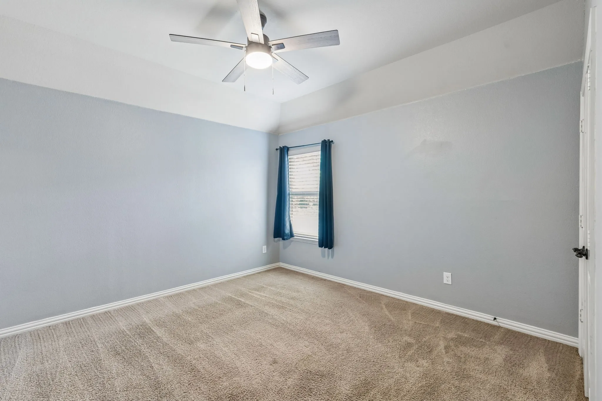 Single Family Residence For Sale in Tarrant County , 7258 Mirada, Grand Prairie, Texas 75054, 4 Bedroom, 4 Bathroom, 2 Garage spaces, 2,830 Sqft, built in 2013, mls#21265243, Real Estate Agent in Grand Prairie, Homes For Sale in Tarrant county, Homes For Sale in Grand Prairie, Realtor in Grand Prairie Texas, Real Estate Brokerage Independent Realty Texas, Luminita Cordes Realtor