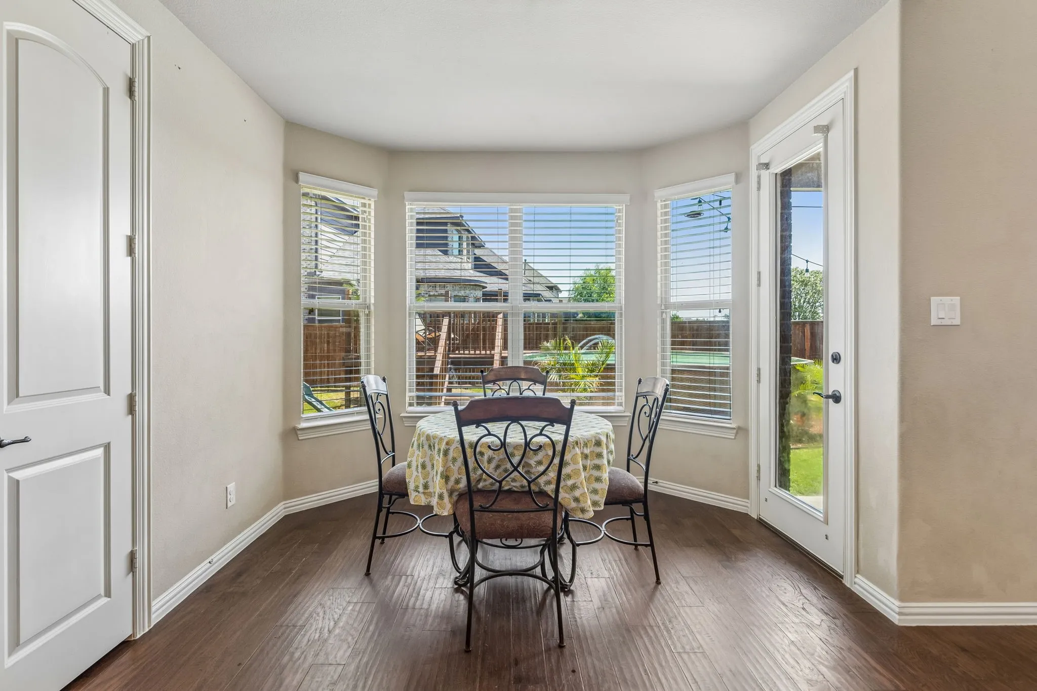 Single Family Residence For Sale in Tarrant County , 7258 Mirada, Grand Prairie, Texas 75054, 4 Bedroom, 4 Bathroom, 2 Garage spaces, 2,830 Sqft, built in 2013, mls#21265243, Real Estate Agent in Grand Prairie, Homes For Sale in Tarrant county, Homes For Sale in Grand Prairie, Realtor in Grand Prairie Texas, Real Estate Brokerage Independent Realty Texas, Luminita Cordes Realtor
