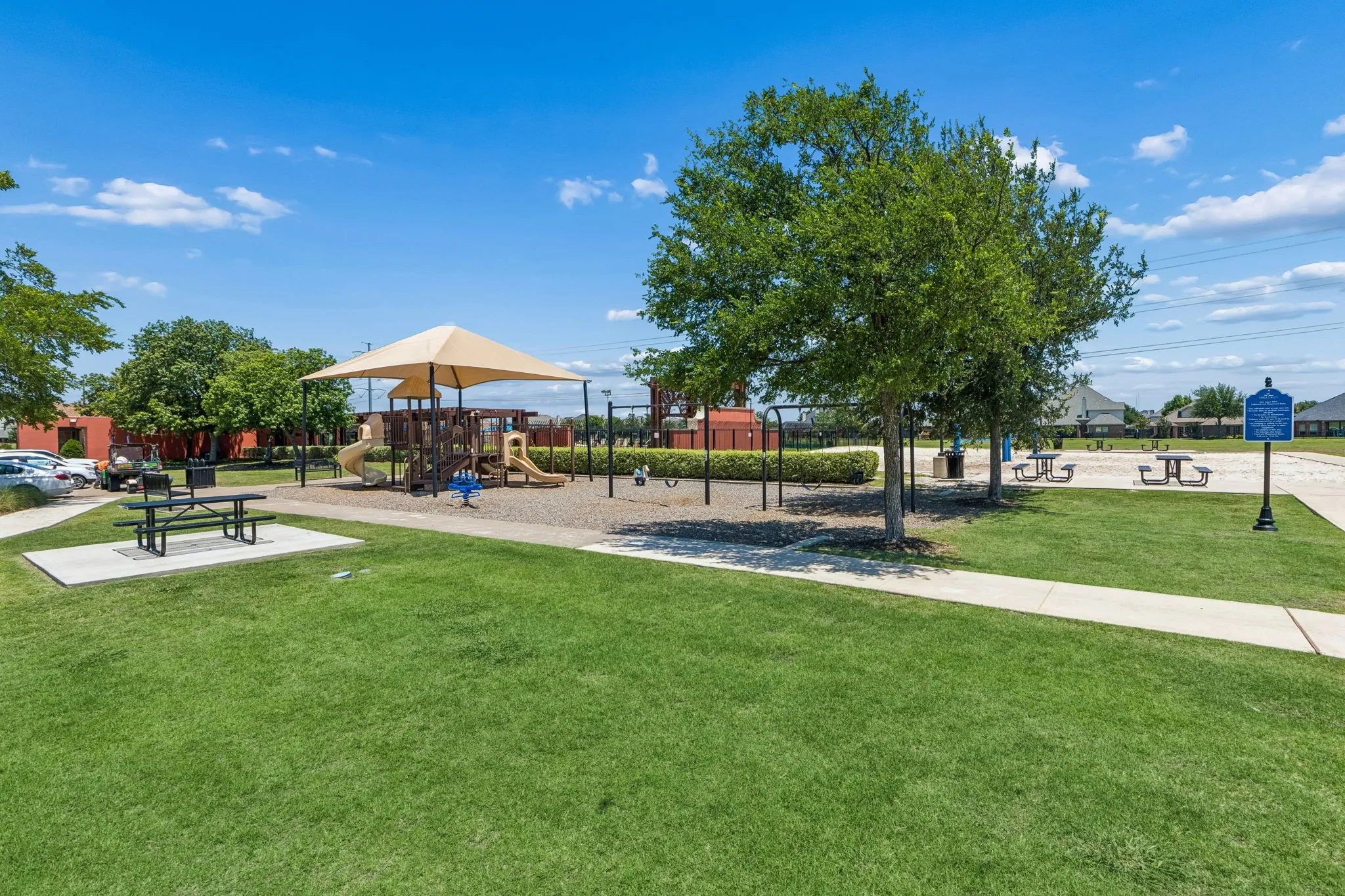 Single Family Residence For Sale in Tarrant County , 7258 Mirada, Grand Prairie, Texas 75054, 4 Bedroom, 4 Bathroom, 2 Garage spaces, 2,830 Sqft, built in 2013, mls#21265243, Real Estate Agent in Grand Prairie, Homes For Sale in Tarrant county, Homes For Sale in Grand Prairie, Realtor in Grand Prairie Texas, Real Estate Brokerage Independent Realty Texas, Luminita Cordes Realtor