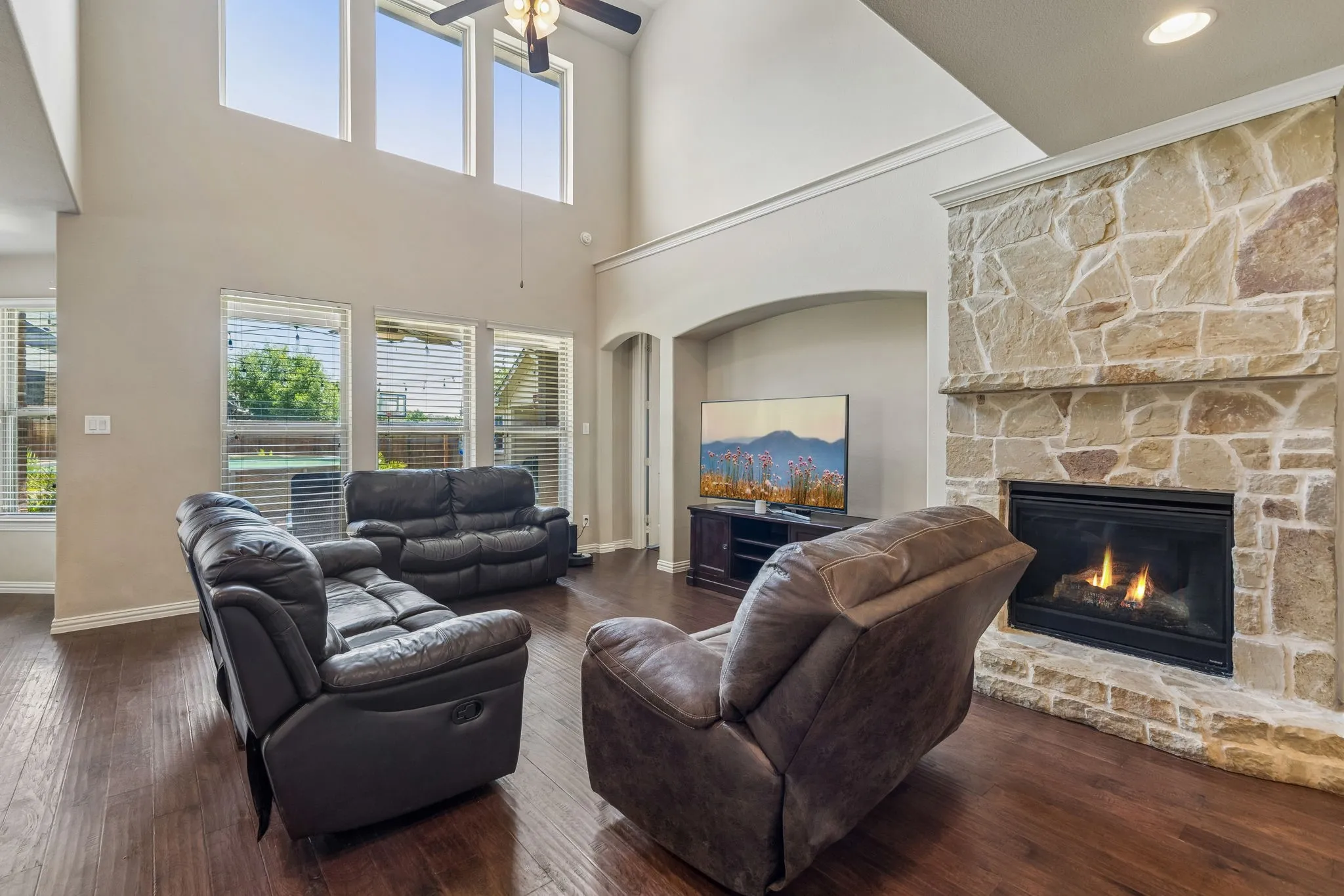 Single Family Residence For Sale in Tarrant County , 7258 Mirada, Grand Prairie, Texas 75054, 4 Bedroom, 4 Bathroom, 2 Garage spaces, 2,830 Sqft, built in 2013, mls#21265243, Real Estate Agent in Grand Prairie, Homes For Sale in Tarrant county, Homes For Sale in Grand Prairie, Realtor in Grand Prairie Texas, Real Estate Brokerage Independent Realty Texas, Luminita Cordes Realtor