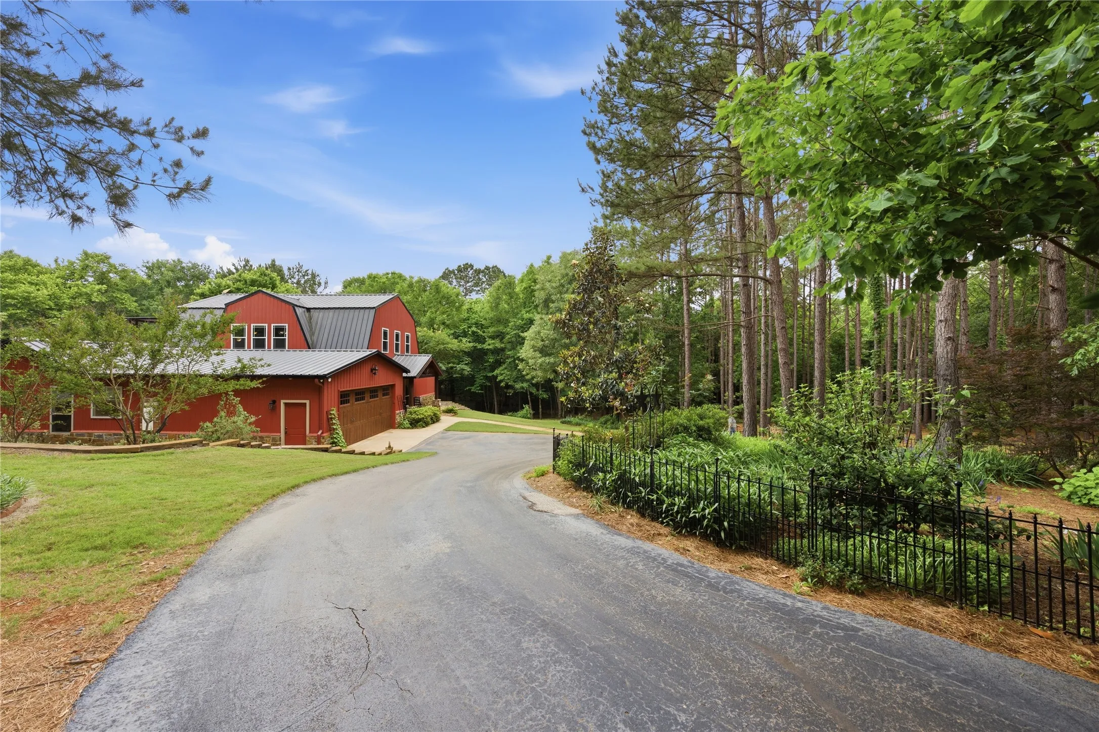 Single Family Residence For Sale in Cherokee County , 2287 CR 3402, Bullard, Texas 75757, 3 Bedrooms, 4 Bathrooms, 2 Garage spaces, 3,200 Sqft, built in 2015, Price $1,625,000, mls#21265249, Real Estate Agent in Bullard, Homes For Sale in Cherokee county, Homes For Sale in Bullard, Realtor in Bullard Texas, Real Estate Brokerage Independent Realty Texas, Luminita Cordes Realtor