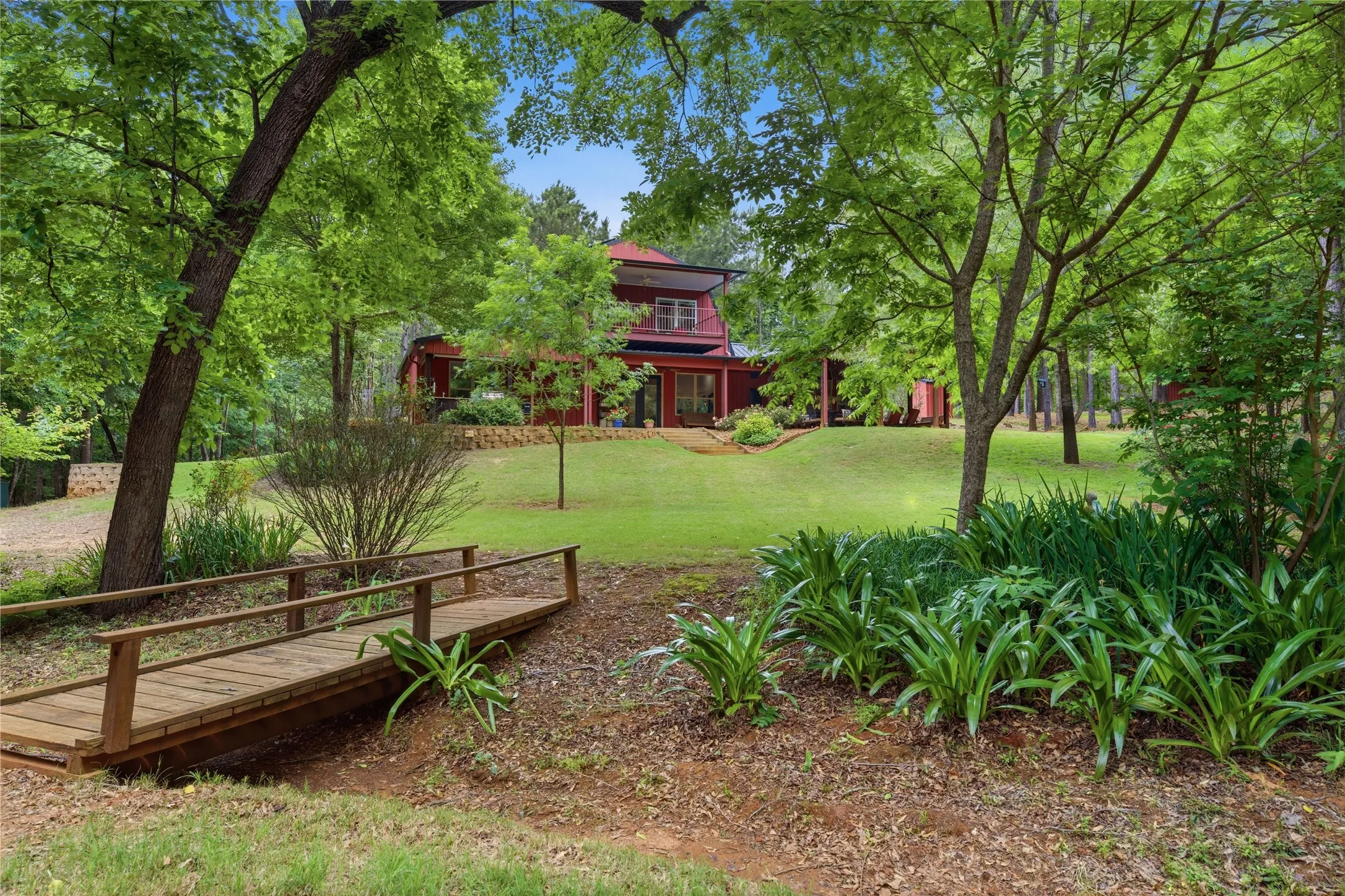 Single Family Residence For Sale in Cherokee County , 2287 CR 3402, Bullard, Texas 75757, 3 Bedrooms, 4 Bathrooms, 2 Garage spaces, 3,200 Sqft, built in 2015, Price $1,625,000, mls#21265249, Real Estate Agent in Bullard, Homes For Sale in Cherokee county, Homes For Sale in Bullard, Realtor in Bullard Texas, Real Estate Brokerage Independent Realty Texas, Luminita Cordes Realtor