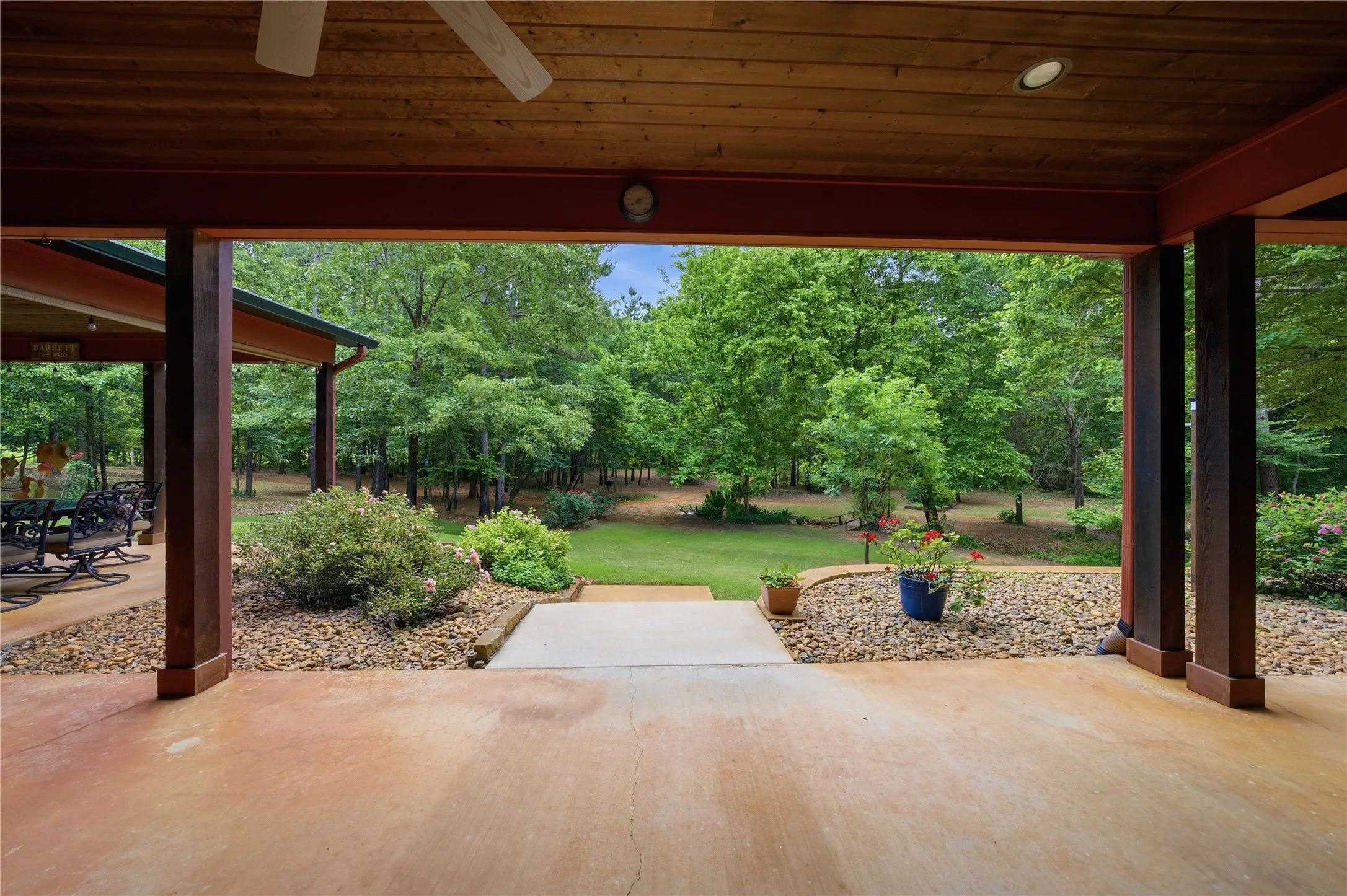 Single Family Residence For Sale in Cherokee County , 2287 CR 3402, Bullard, Texas 75757, 3 Bedrooms, 4 Bathrooms, 2 Garage spaces, 3,200 Sqft, built in 2015, Price $1,625,000, mls#21265249, Real Estate Agent in Bullard, Homes For Sale in Cherokee county, Homes For Sale in Bullard, Realtor in Bullard Texas, Real Estate Brokerage Independent Realty Texas, Luminita Cordes Realtor