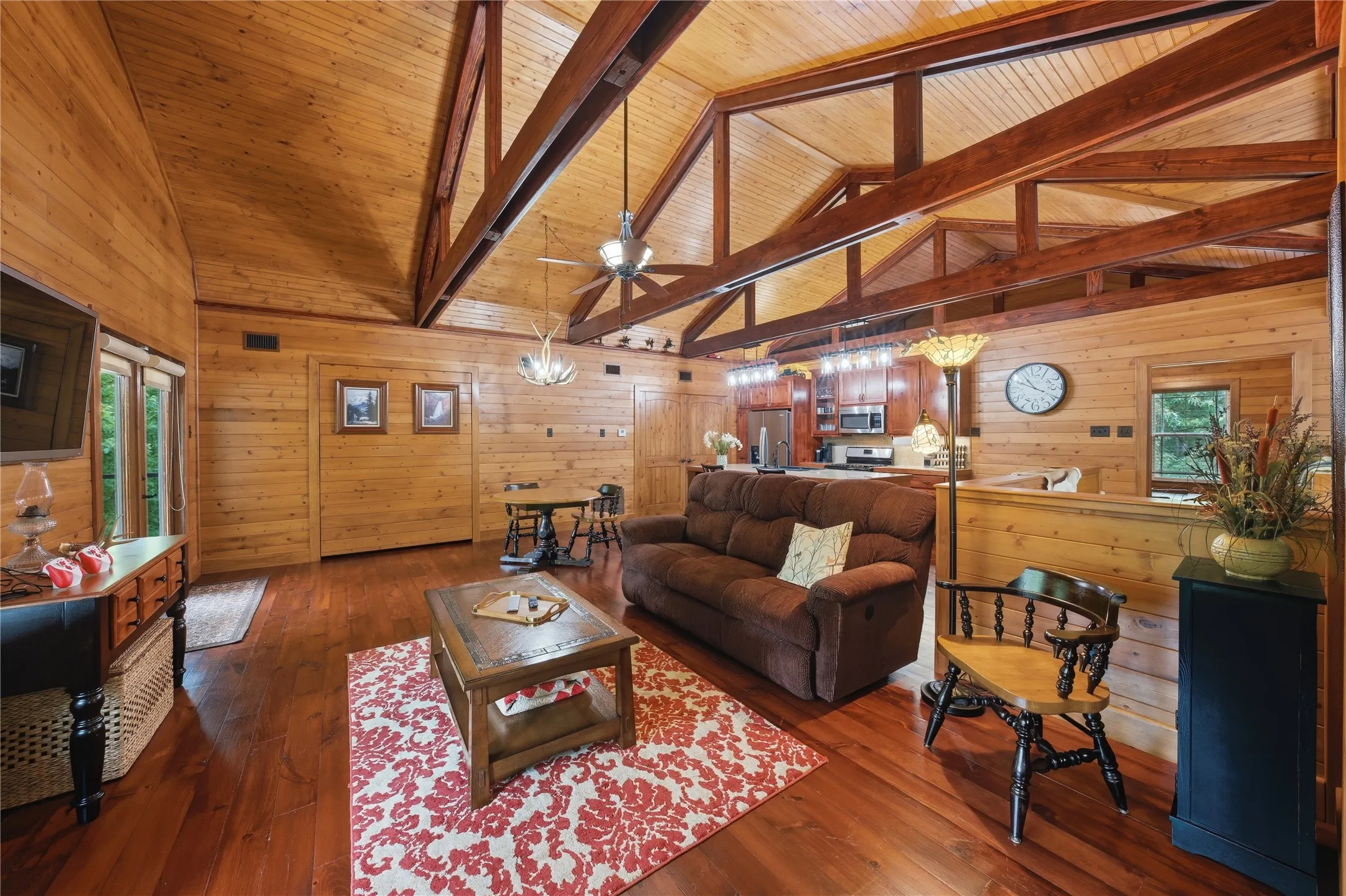 Single Family Residence For Sale in Cherokee County , 2287 CR 3402, Bullard, Texas 75757, 3 Bedrooms, 4 Bathrooms, 2 Garage spaces, 3,200 Sqft, built in 2015, Price $1,625,000, mls#21265249, Real Estate Agent in Bullard, Homes For Sale in Cherokee county, Homes For Sale in Bullard, Realtor in Bullard Texas, Real Estate Brokerage Independent Realty Texas, Luminita Cordes Realtor