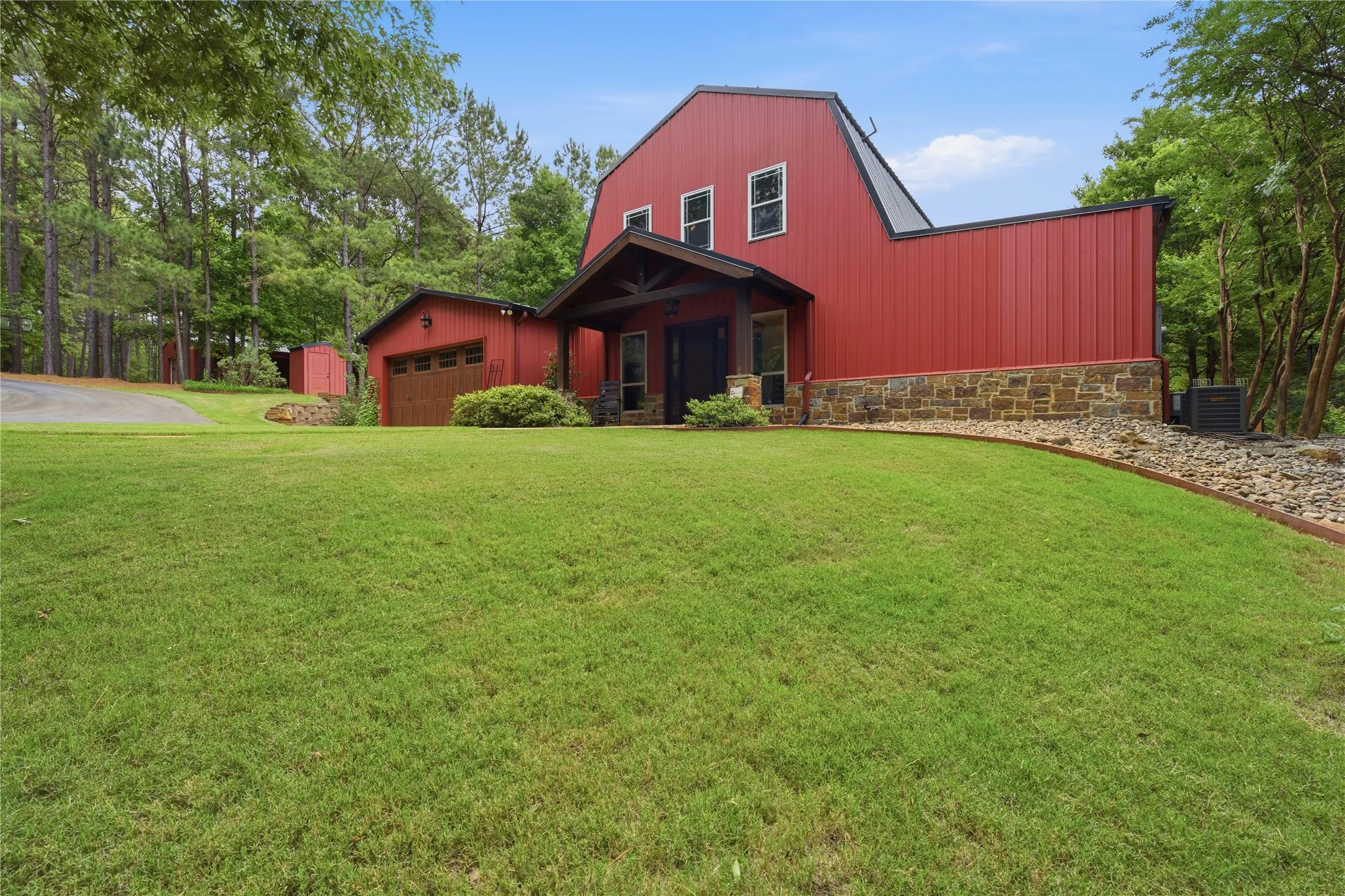 Single Family Residence For Sale in Cherokee County , 2287 CR 3402, Bullard, Texas 75757, 3 Bedrooms, 4 Bathrooms, 2 Garage spaces, 3,200 Sqft, built in 2015, Price $1,625,000, mls#21265249, Real Estate Agent in Bullard, Homes For Sale in Cherokee county, Homes For Sale in Bullard, Realtor in Bullard Texas, Real Estate Brokerage Independent Realty Texas, Luminita Cordes Realtor