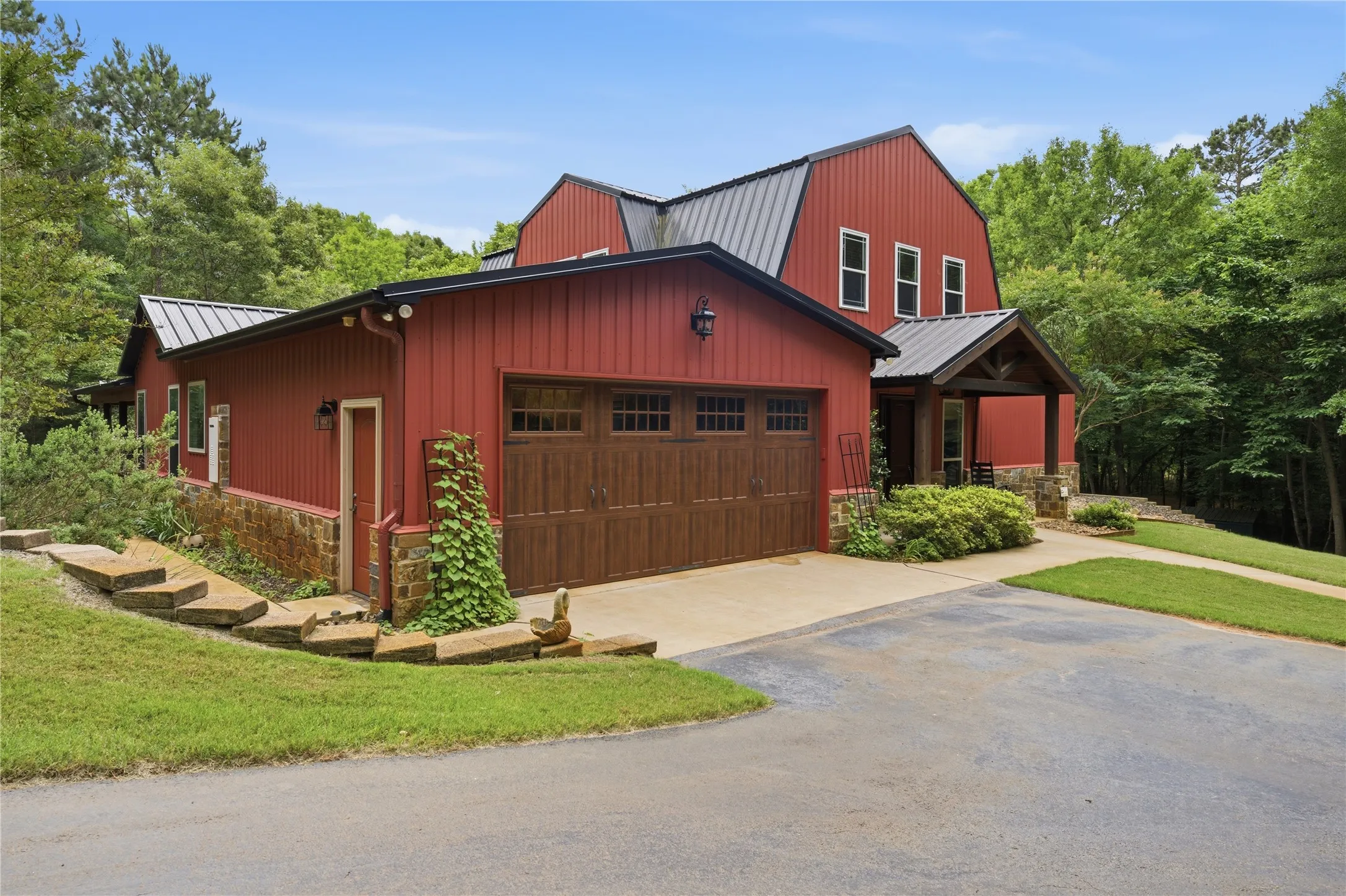 Single Family Residence For Sale in Cherokee County , 2287 CR 3402, Bullard, Texas 75757, 3 Bedrooms, 4 Bathrooms, 2 Garage spaces, 3,200 Sqft, built in 2015, Price $1,625,000, mls#21265249, Real Estate Agent in Bullard, Homes For Sale in Cherokee county, Homes For Sale in Bullard, Realtor in Bullard Texas, Real Estate Brokerage Independent Realty Texas, Luminita Cordes Realtor