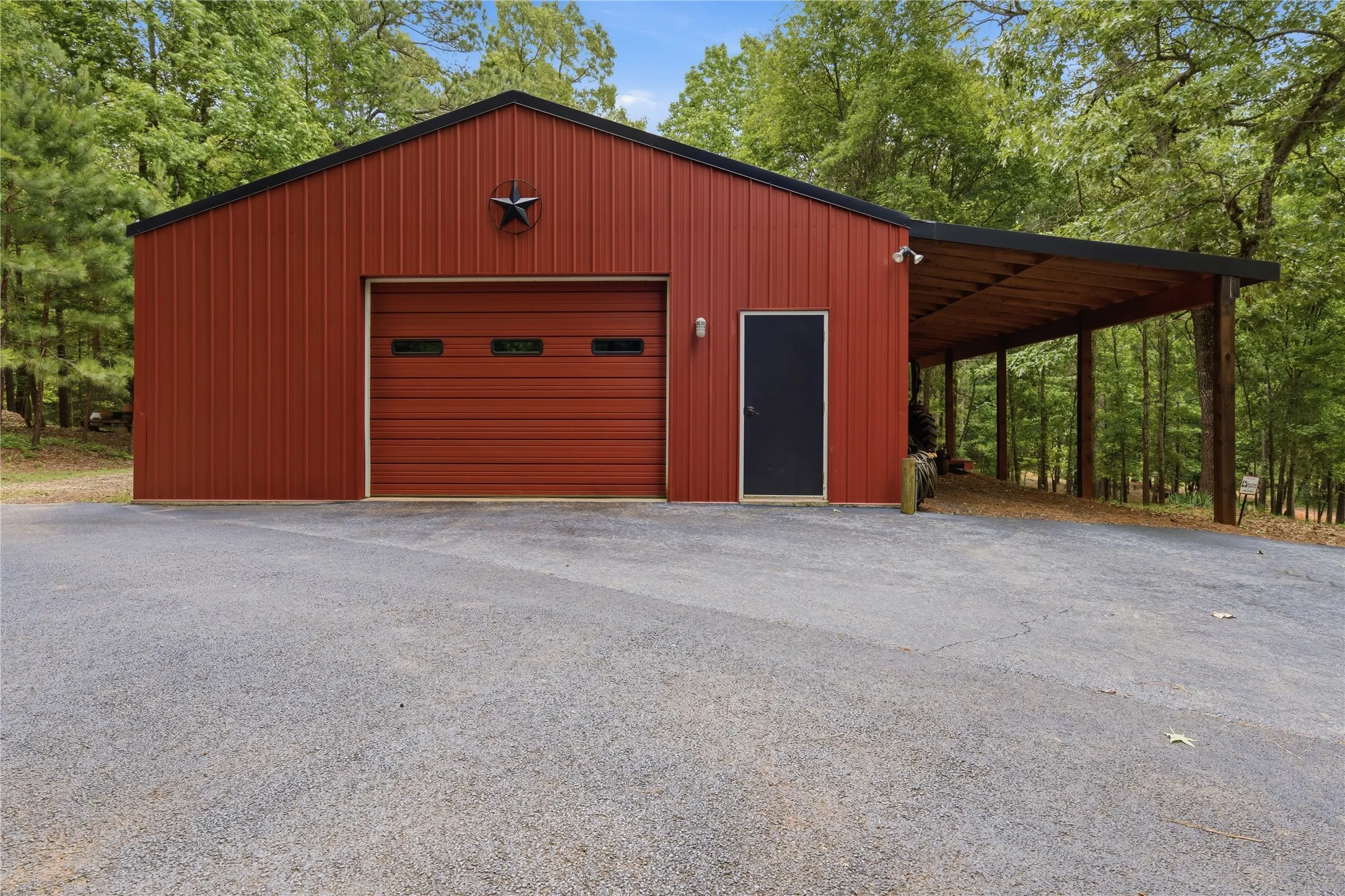 Single Family Residence For Sale in Cherokee County , 2287 CR 3402, Bullard, Texas 75757, 3 Bedrooms, 4 Bathrooms, 2 Garage spaces, 3,200 Sqft, built in 2015, Price $1,625,000, mls#21265249, Real Estate Agent in Bullard, Homes For Sale in Cherokee county, Homes For Sale in Bullard, Realtor in Bullard Texas, Real Estate Brokerage Independent Realty Texas, Luminita Cordes Realtor