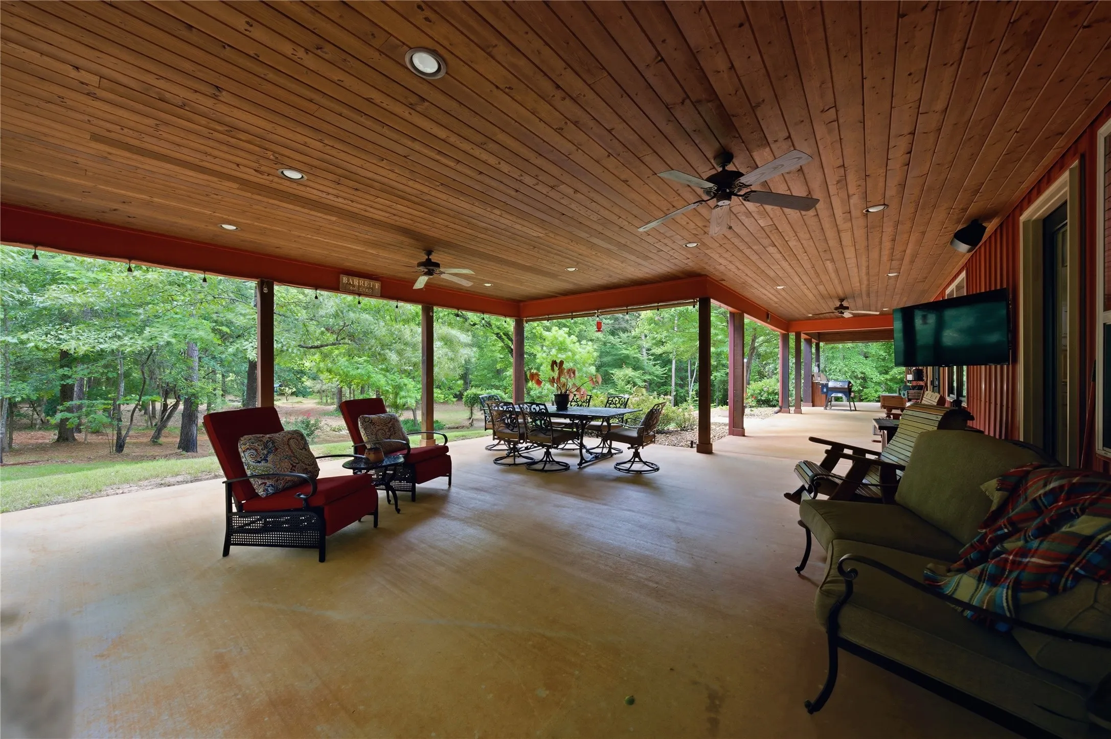 Single Family Residence For Sale in Cherokee County , 2287 CR 3402, Bullard, Texas 75757, 3 Bedrooms, 4 Bathrooms, 2 Garage spaces, 3,200 Sqft, built in 2015, Price $1,625,000, mls#21265249, Real Estate Agent in Bullard, Homes For Sale in Cherokee county, Homes For Sale in Bullard, Realtor in Bullard Texas, Real Estate Brokerage Independent Realty Texas, Luminita Cordes Realtor