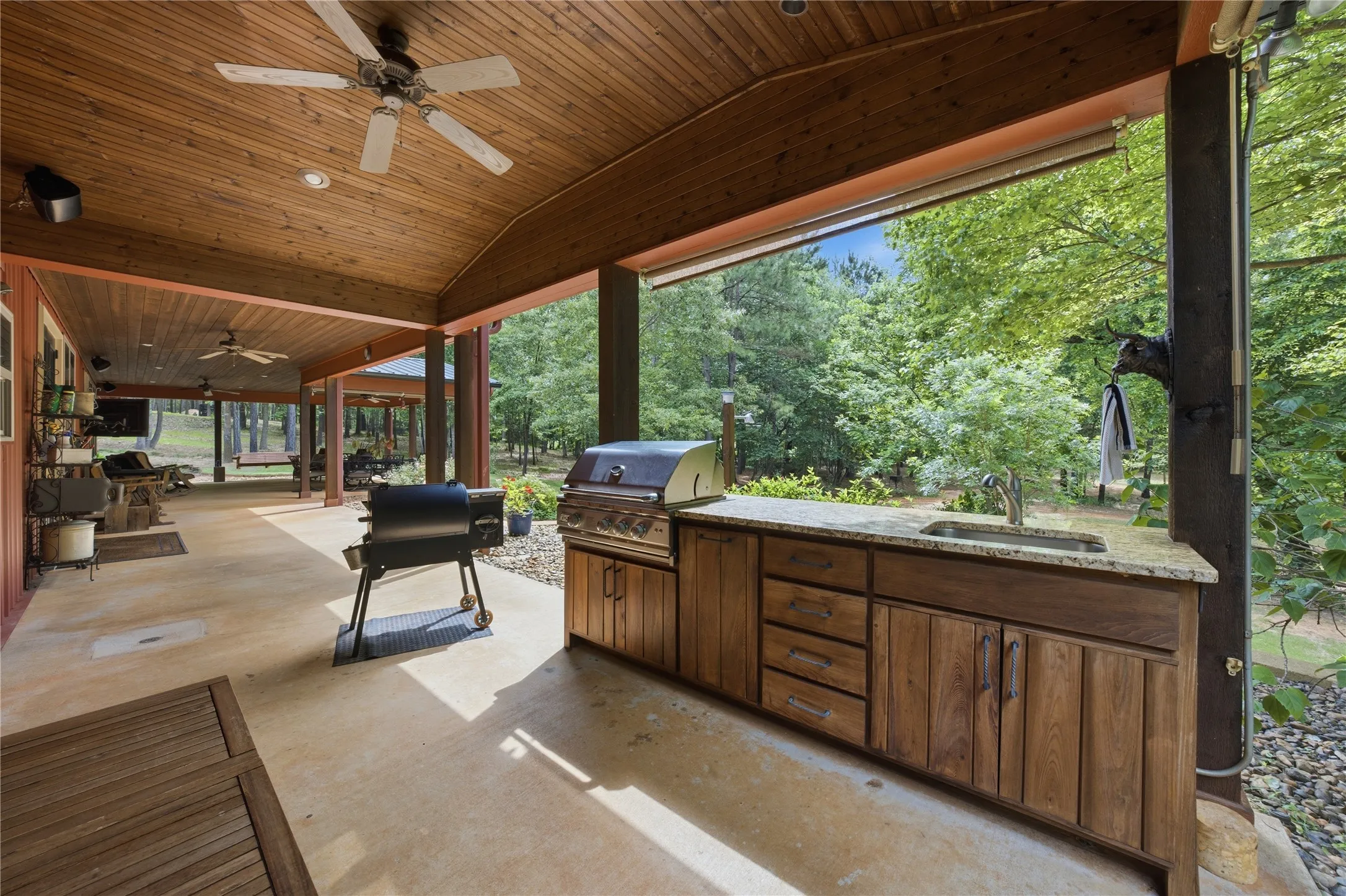 Single Family Residence For Sale in Cherokee County , 2287 CR 3402, Bullard, Texas 75757, 3 Bedrooms, 4 Bathrooms, 2 Garage spaces, 3,200 Sqft, built in 2015, Price $1,625,000, mls#21265249, Real Estate Agent in Bullard, Homes For Sale in Cherokee county, Homes For Sale in Bullard, Realtor in Bullard Texas, Real Estate Brokerage Independent Realty Texas, Luminita Cordes Realtor