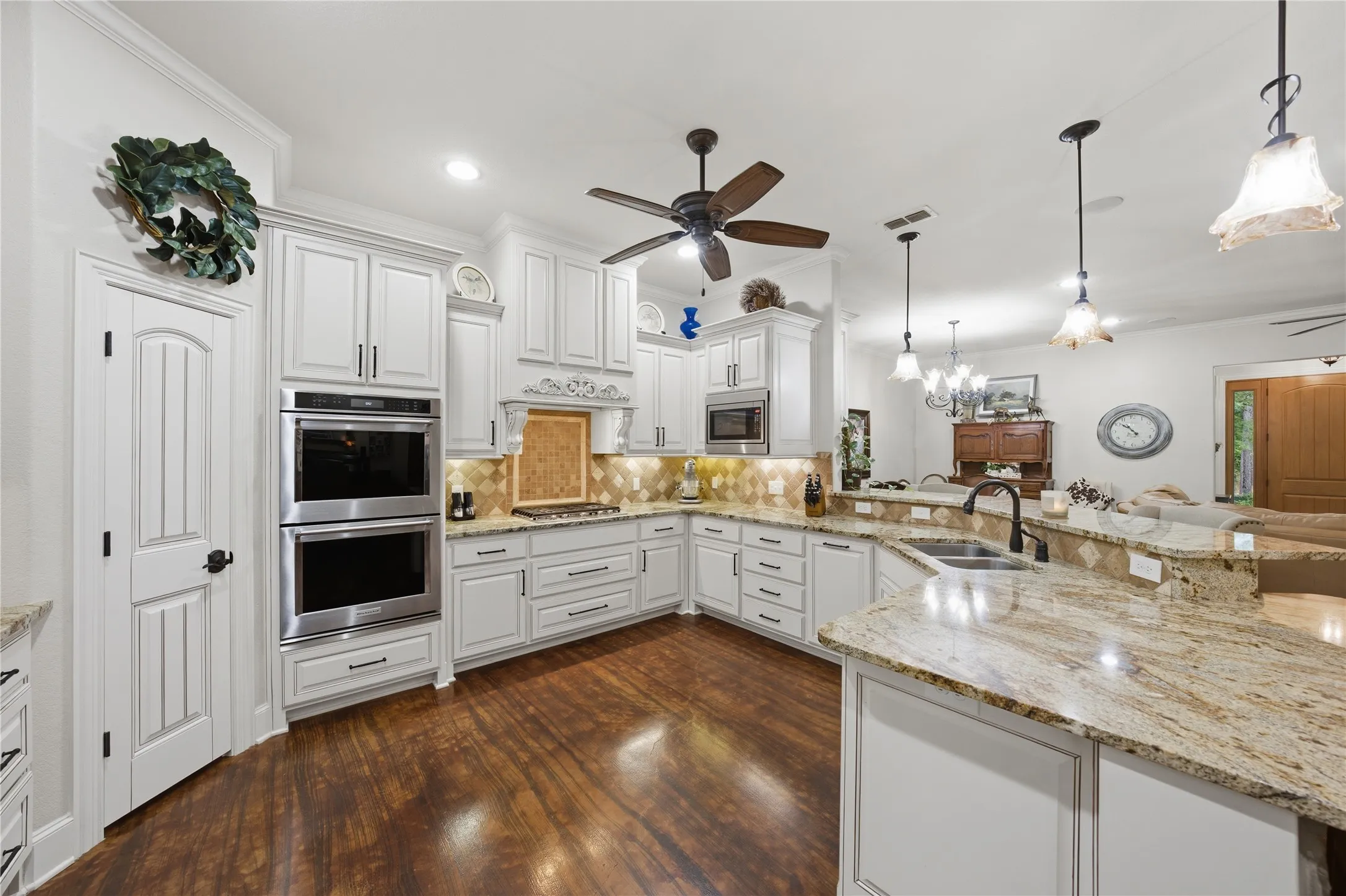 Single Family Residence For Sale in Cherokee County , 2287 CR 3402, Bullard, Texas 75757, 3 Bedrooms, 4 Bathrooms, 2 Garage spaces, 3,200 Sqft, built in 2015, Price $1,625,000, mls#21265249, Real Estate Agent in Bullard, Homes For Sale in Cherokee county, Homes For Sale in Bullard, Realtor in Bullard Texas, Real Estate Brokerage Independent Realty Texas, Luminita Cordes Realtor