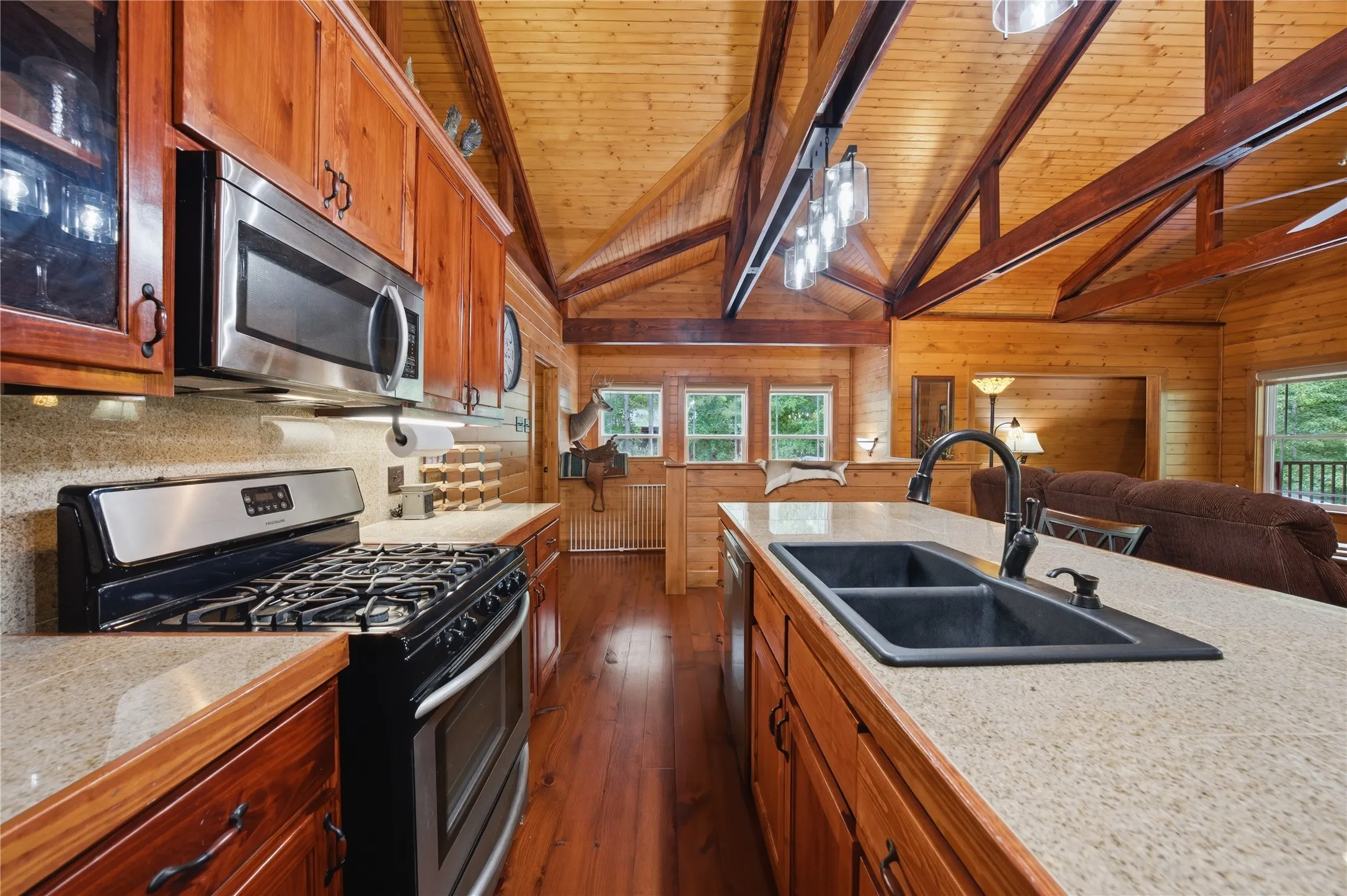 Single Family Residence For Sale in Cherokee County , 2287 CR 3402, Bullard, Texas 75757, 3 Bedrooms, 4 Bathrooms, 2 Garage spaces, 3,200 Sqft, built in 2015, Price $1,625,000, mls#21265249, Real Estate Agent in Bullard, Homes For Sale in Cherokee county, Homes For Sale in Bullard, Realtor in Bullard Texas, Real Estate Brokerage Independent Realty Texas, Luminita Cordes Realtor