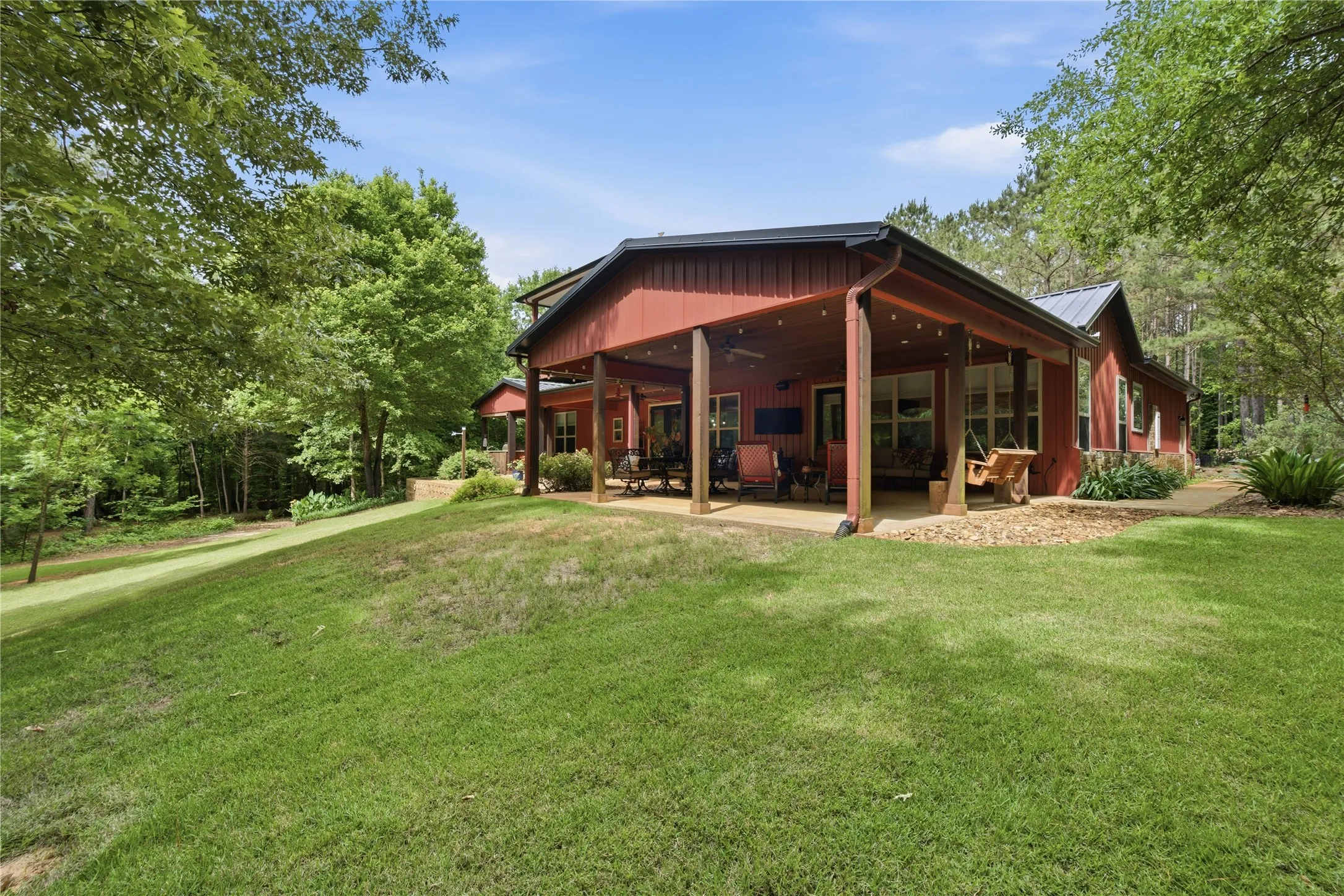 Single Family Residence For Sale in Cherokee County , 2287 CR 3402, Bullard, Texas 75757, 3 Bedrooms, 4 Bathrooms, 2 Garage spaces, 3,200 Sqft, built in 2015, Price $1,625,000, mls#21265249, Real Estate Agent in Bullard, Homes For Sale in Cherokee county, Homes For Sale in Bullard, Realtor in Bullard Texas, Real Estate Brokerage Independent Realty Texas, Luminita Cordes Realtor