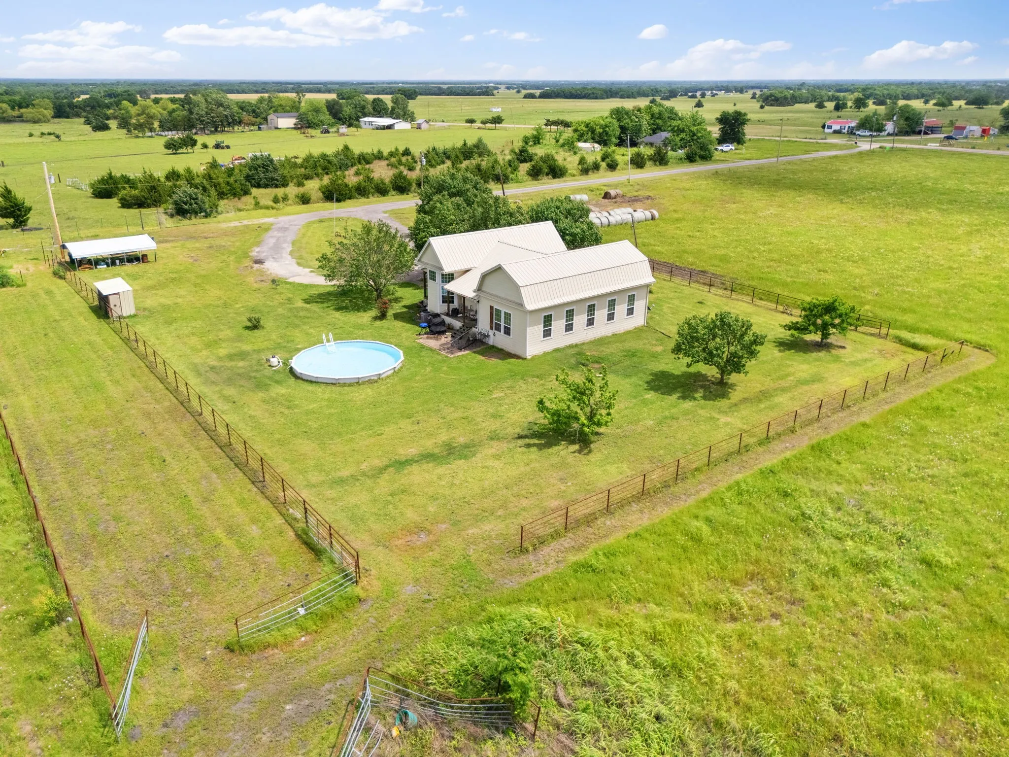 Single Family Residence For Sale in Hunt County , 404 Fm 1566 W, Wolfe City, Texas 75496, 2 Bedrooms, 2 Bathrooms, Garage spaces, 1,628 Sqft, built in 1965, Price $1,200,000, mls#21262261, Real Estate Agent in Wolfe City, Homes For Sale in Hunt county, Homes For Sale in Wolfe City, Realtor in Wolfe City Texas, Real Estate Brokerage Independent Realty Texas, Luminita Cordes Realtor