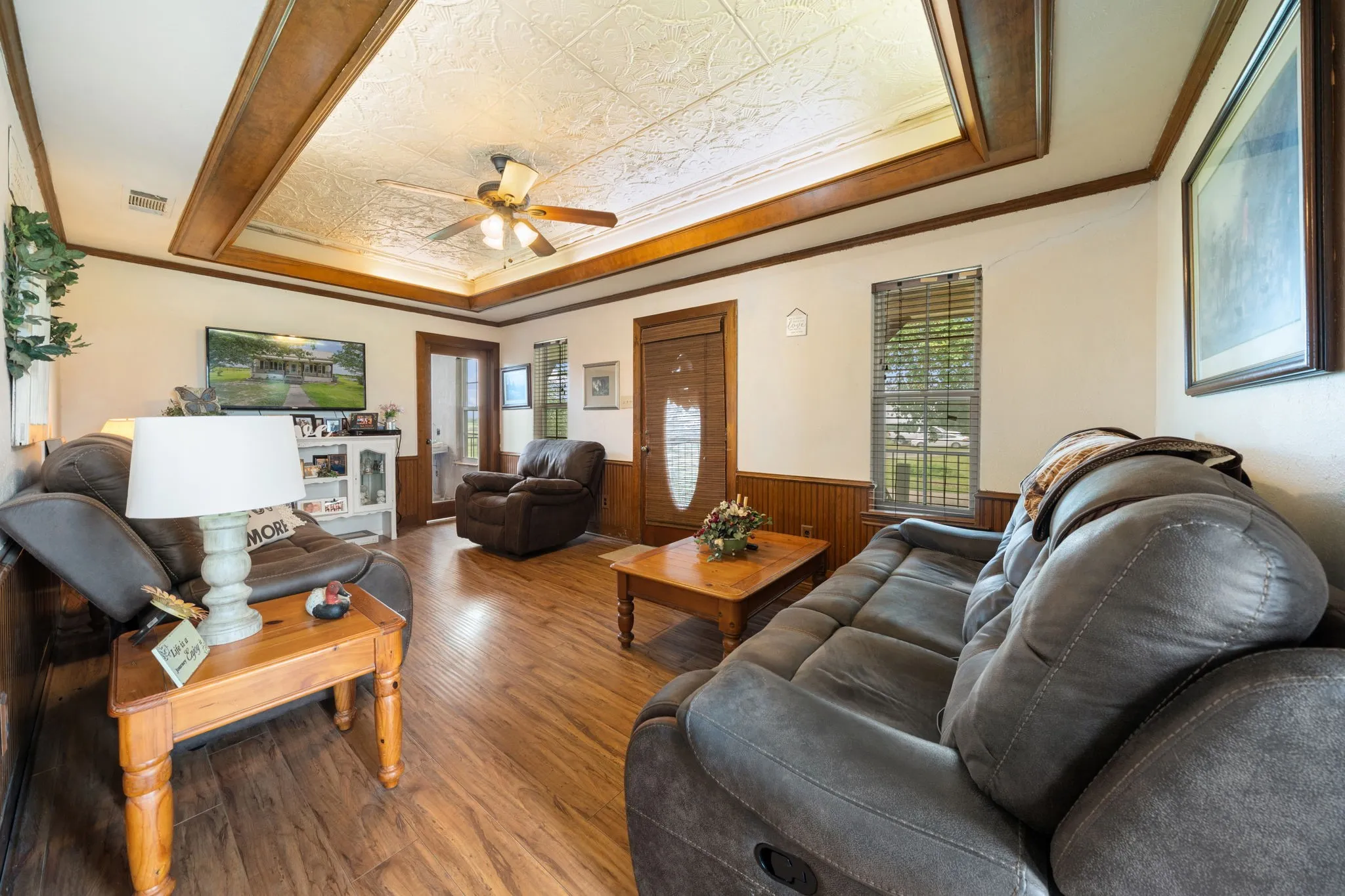 Single Family Residence For Sale in Hunt County , 404 Fm 1566 W, Wolfe City, Texas 75496, 2 Bedrooms, 2 Bathrooms, Garage spaces, 1,628 Sqft, built in 1965, Price $1,200,000, mls#21262261, Real Estate Agent in Wolfe City, Homes For Sale in Hunt county, Homes For Sale in Wolfe City, Realtor in Wolfe City Texas, Real Estate Brokerage Independent Realty Texas, Luminita Cordes Realtor