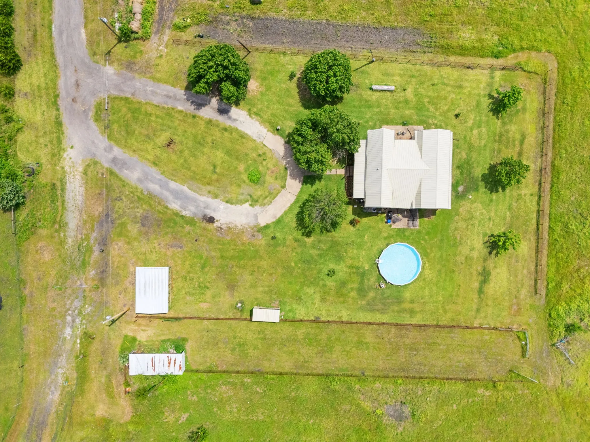 Single Family Residence For Sale in Hunt County , 404 Fm 1566 W, Wolfe City, Texas 75496, 2 Bedrooms, 2 Bathrooms, Garage spaces, 1,628 Sqft, built in 1965, Price $1,200,000, mls#21262261, Real Estate Agent in Wolfe City, Homes For Sale in Hunt county, Homes For Sale in Wolfe City, Realtor in Wolfe City Texas, Real Estate Brokerage Independent Realty Texas, Luminita Cordes Realtor