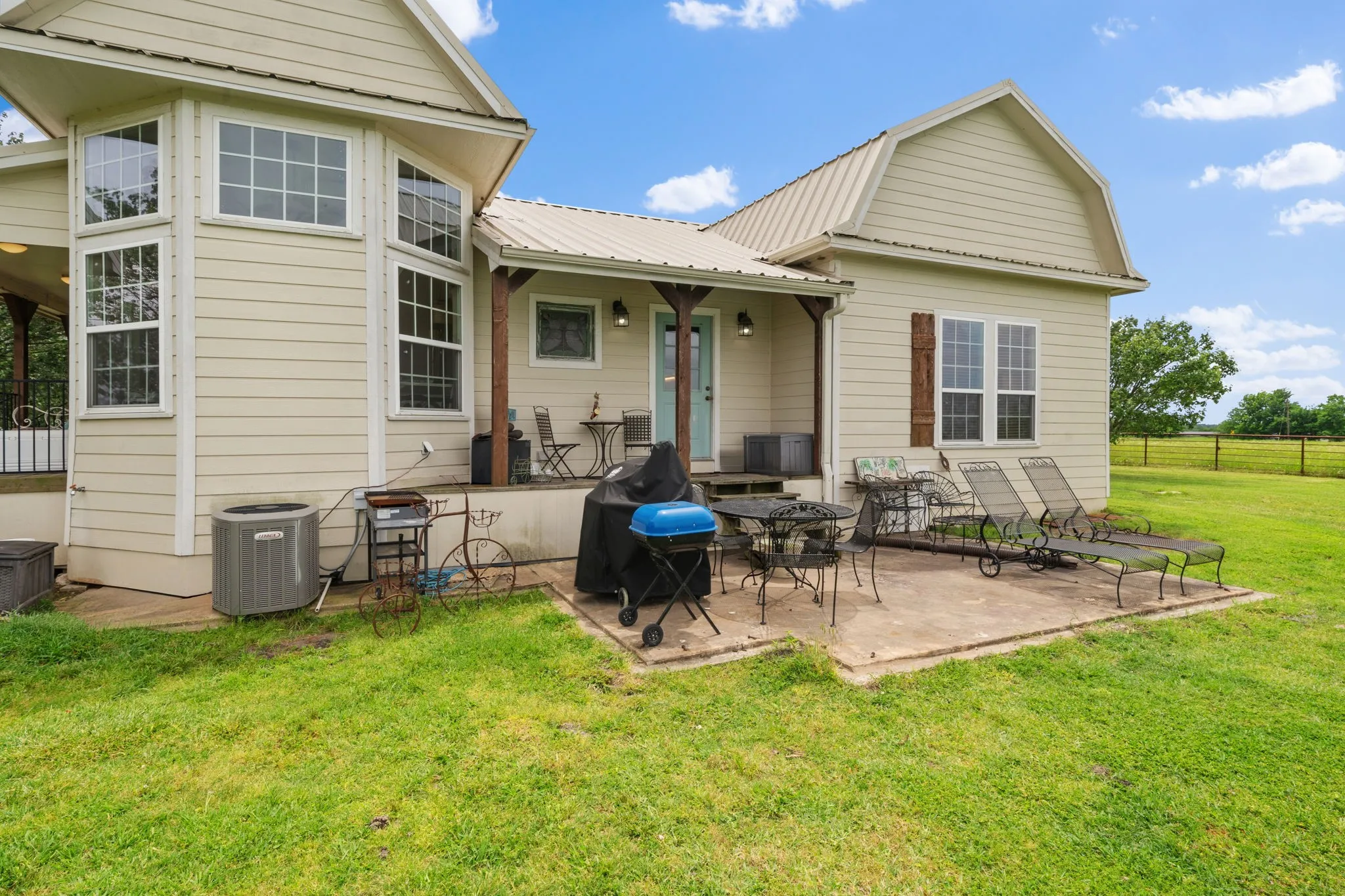 Single Family Residence For Sale in Hunt County , 404 Fm 1566 W, Wolfe City, Texas 75496, 2 Bedrooms, 2 Bathrooms, Garage spaces, 1,628 Sqft, built in 1965, Price $1,200,000, mls#21262261, Real Estate Agent in Wolfe City, Homes For Sale in Hunt county, Homes For Sale in Wolfe City, Realtor in Wolfe City Texas, Real Estate Brokerage Independent Realty Texas, Luminita Cordes Realtor