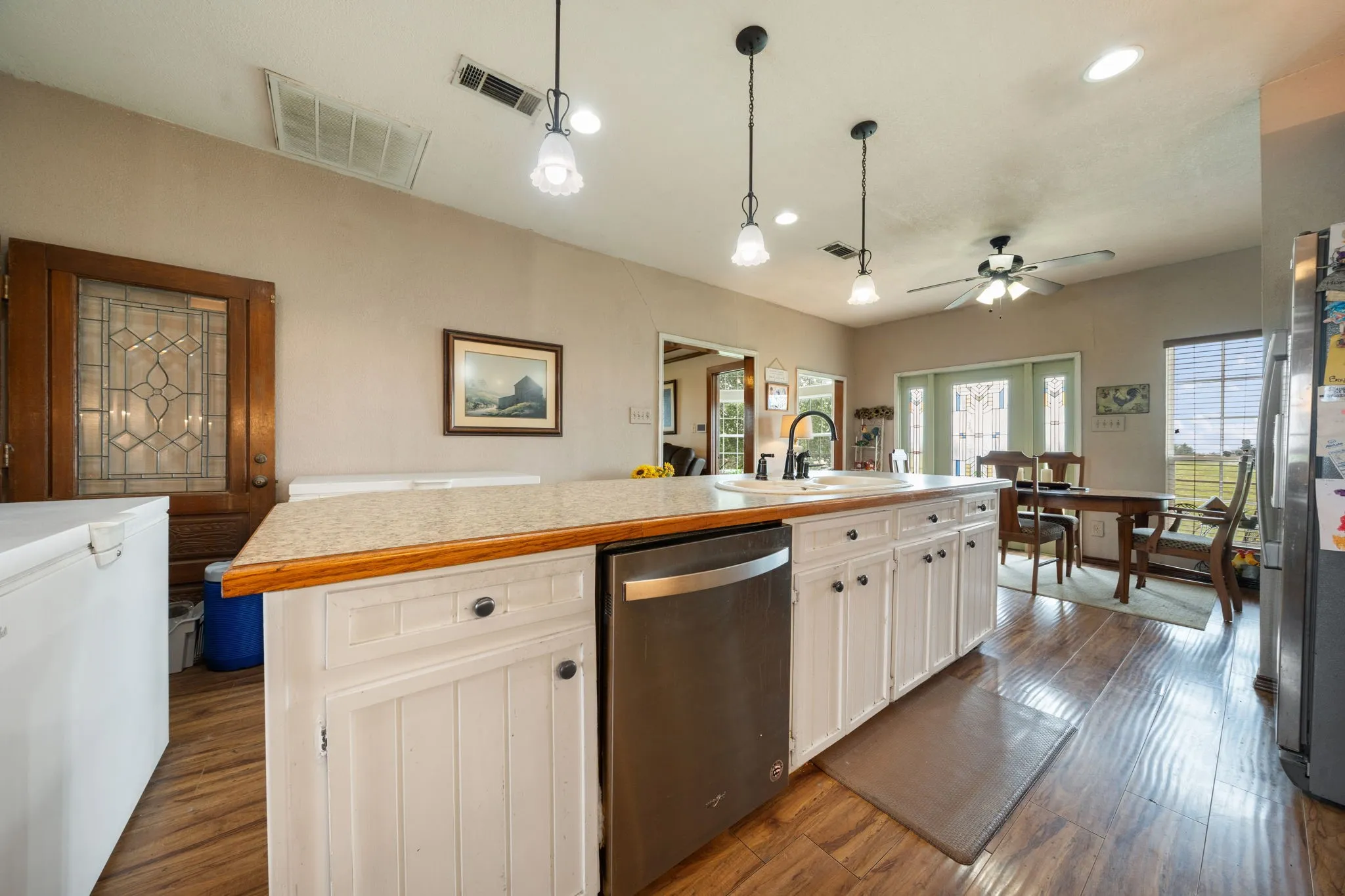 Single Family Residence For Sale in Hunt County , 404 Fm 1566 W, Wolfe City, Texas 75496, 2 Bedrooms, 2 Bathrooms, Garage spaces, 1,628 Sqft, built in 1965, Price $1,200,000, mls#21262261, Real Estate Agent in Wolfe City, Homes For Sale in Hunt county, Homes For Sale in Wolfe City, Realtor in Wolfe City Texas, Real Estate Brokerage Independent Realty Texas, Luminita Cordes Realtor